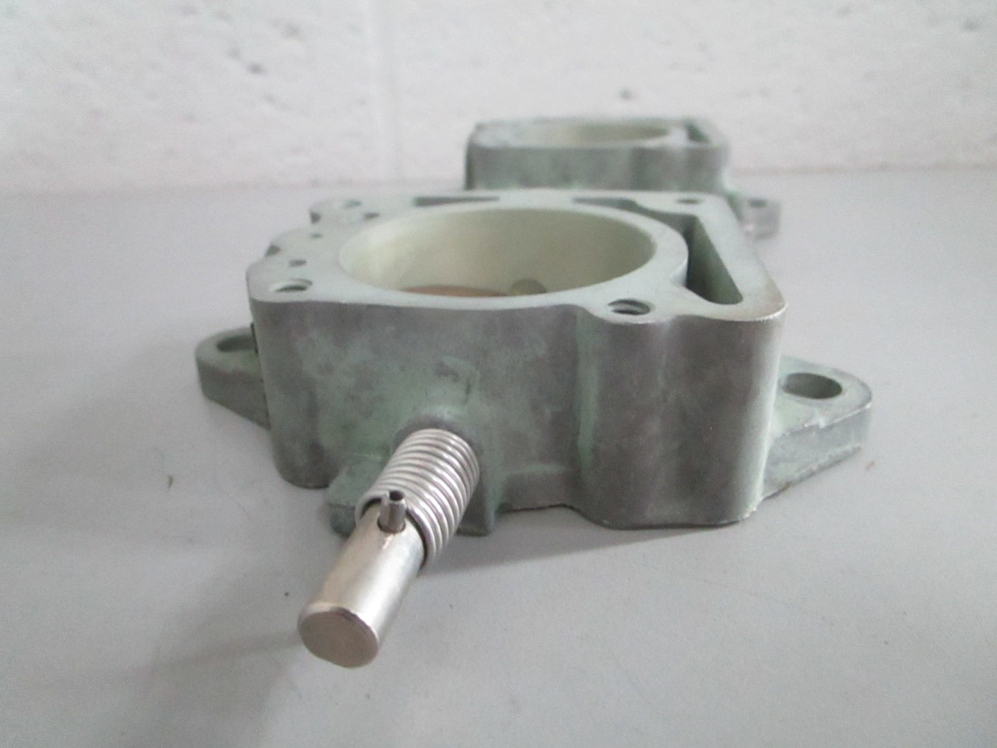 NEW OEM 398372 0398372 OMC Johnson Evinrude Throttle Body 0820