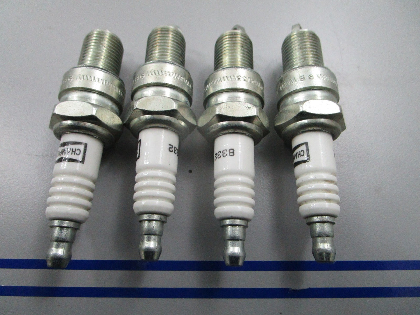 *NEW OEM* (LOT OF 4) 0810 Champion Spark Plug 8332