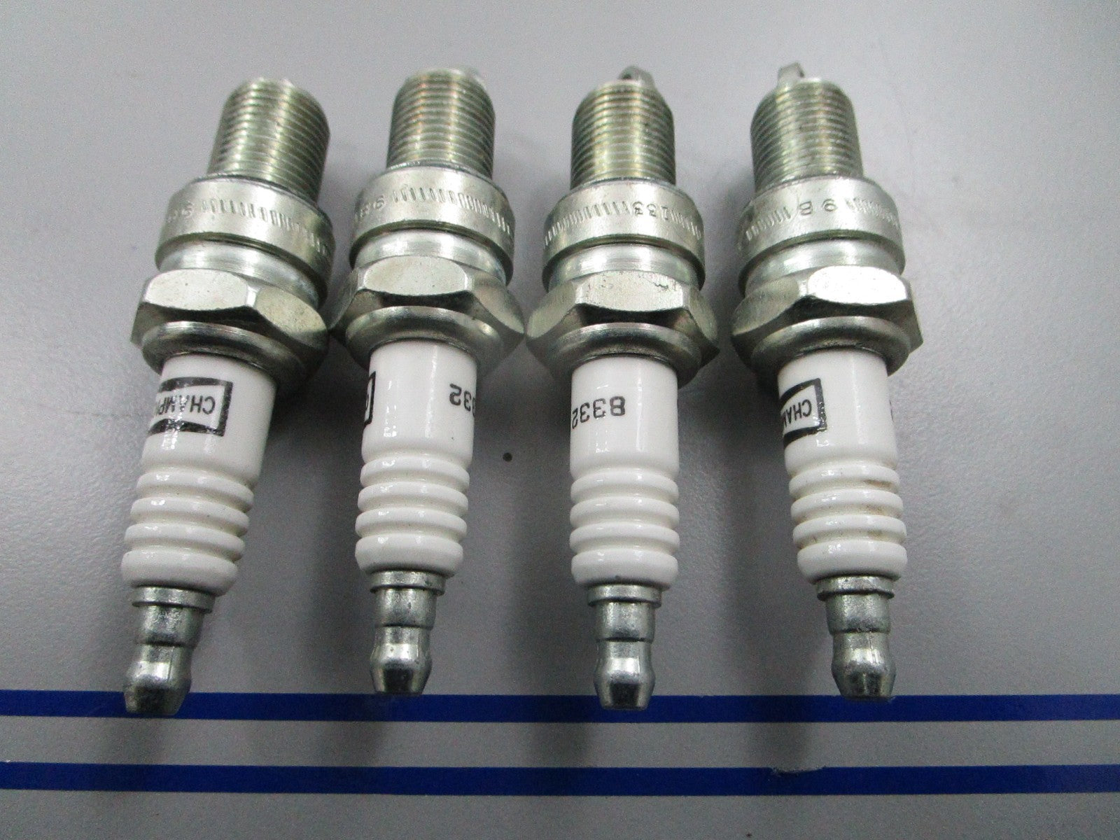 *NEW OEM* (LOT OF 4) 0810 Champion Spark Plug 8332