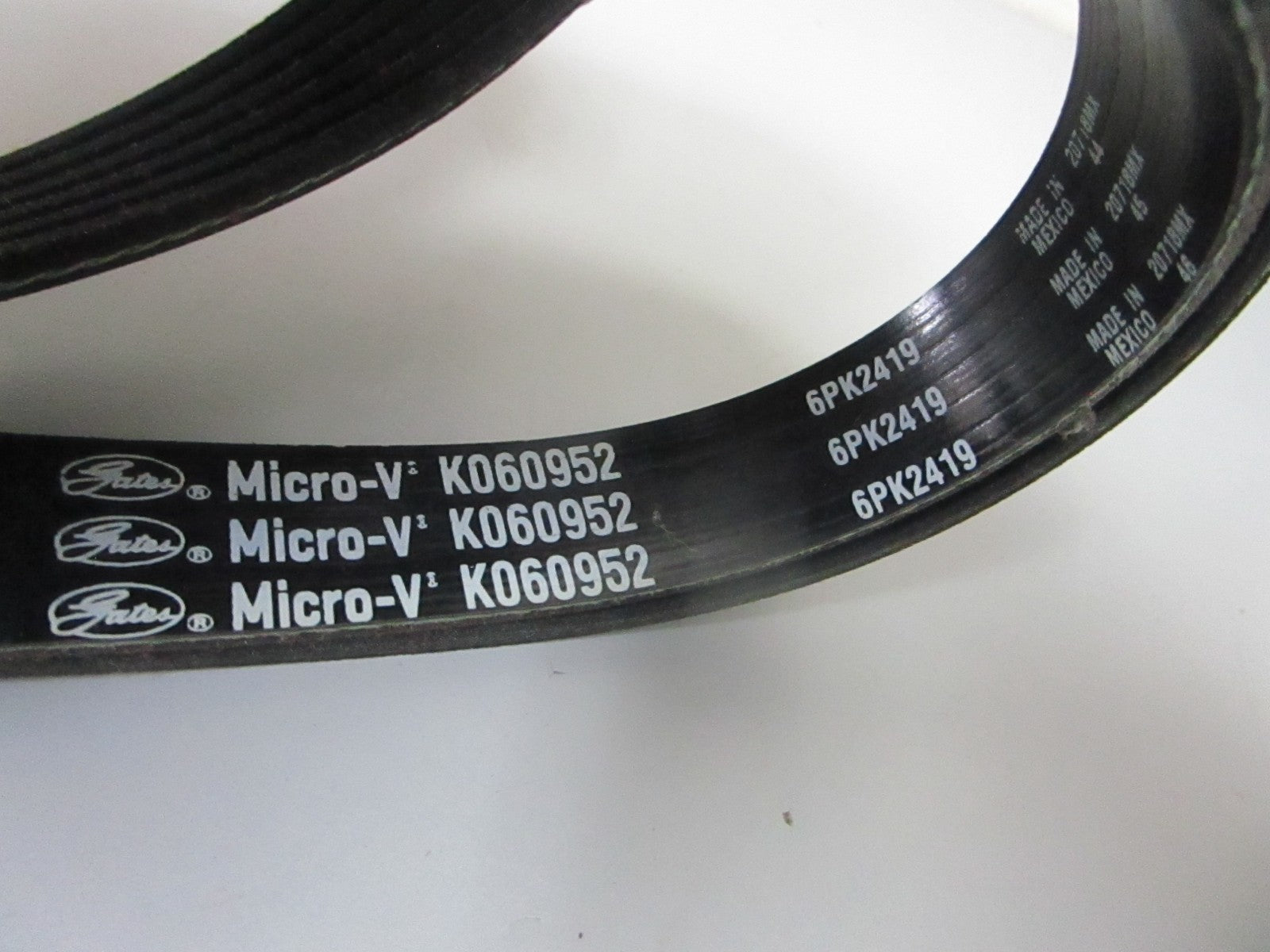 NEW K060952 Gates Micro-V 13/16" x 95 ¾" Serpentine Belt 0720
