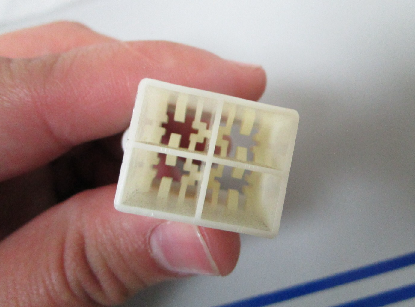 *NEW OEM* 0810 Volvo Penta Housing 948855