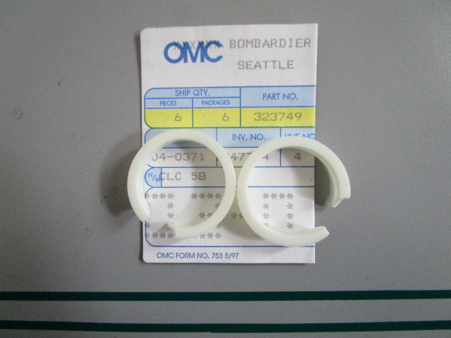 NEW OEM (LOT OF 2) 323749 0323749 OMC Johnson Evinrude Flanged Bushing 0820