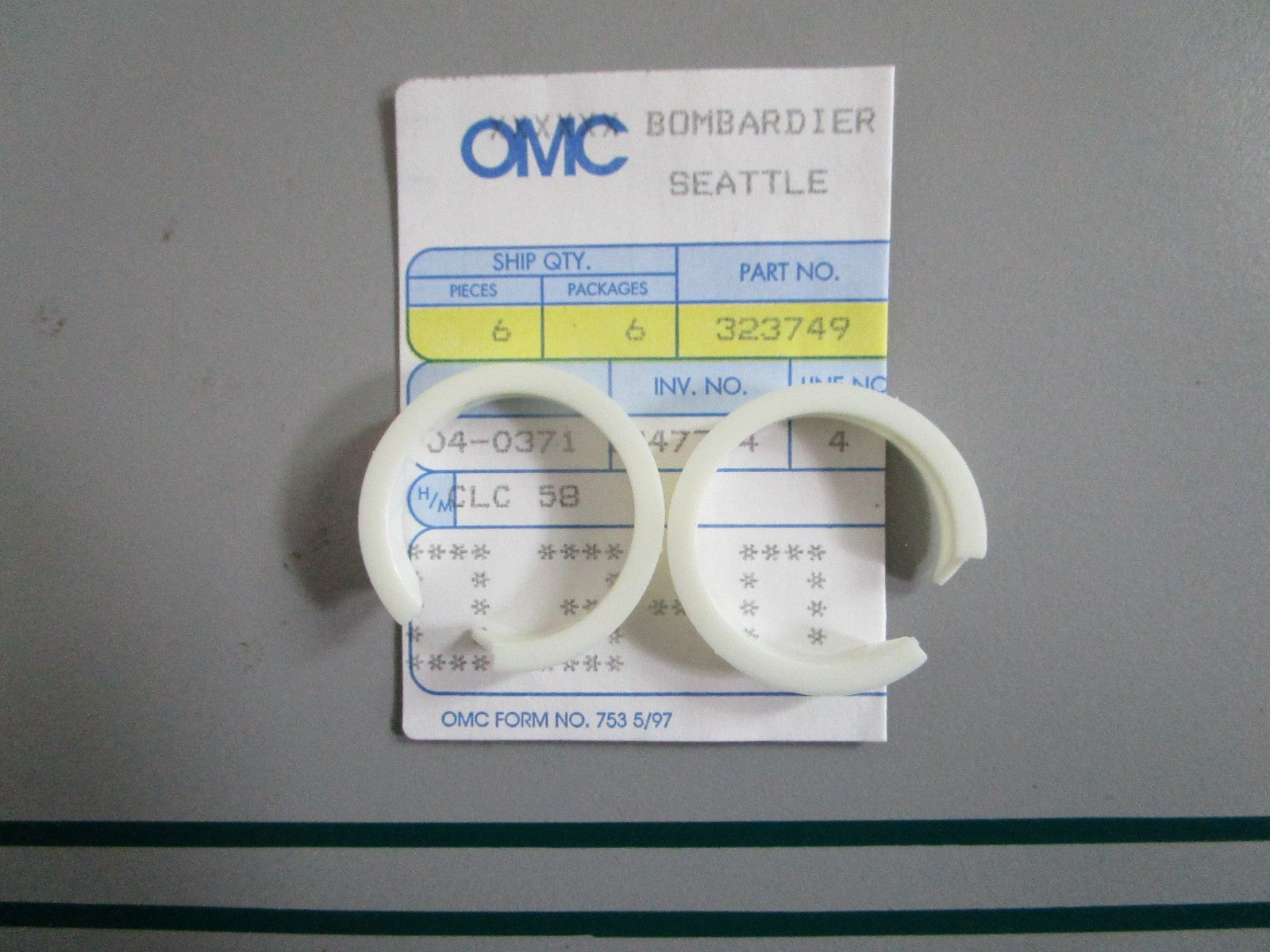 NEW OEM (LOT OF 2) 323749 0323749 OMC Johnson Evinrude Flanged Bushing 0820