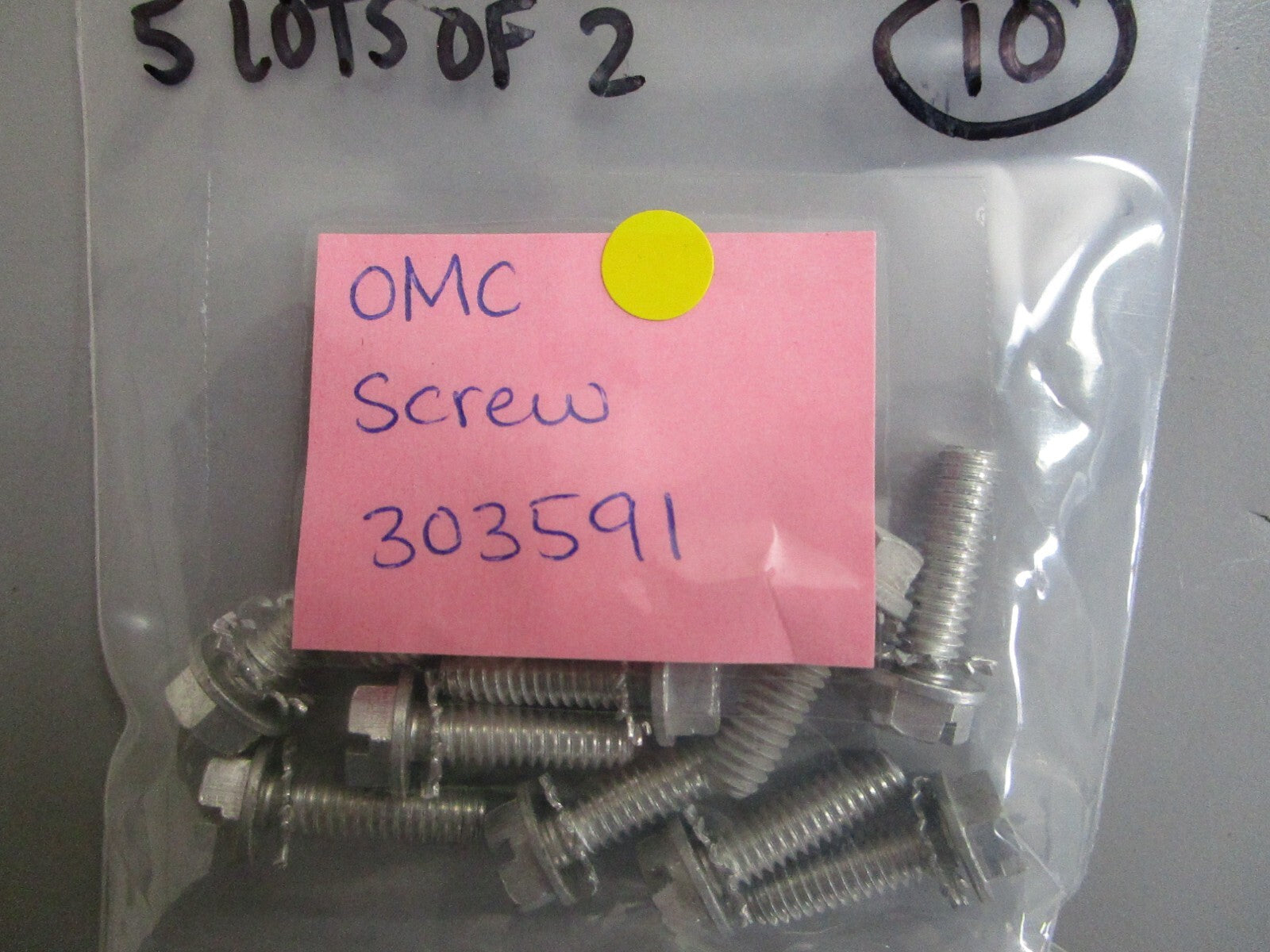 *NEW OEM* (LOT OF 2) 0810 OMC Johnson Evinrude Screw 303591 0303591