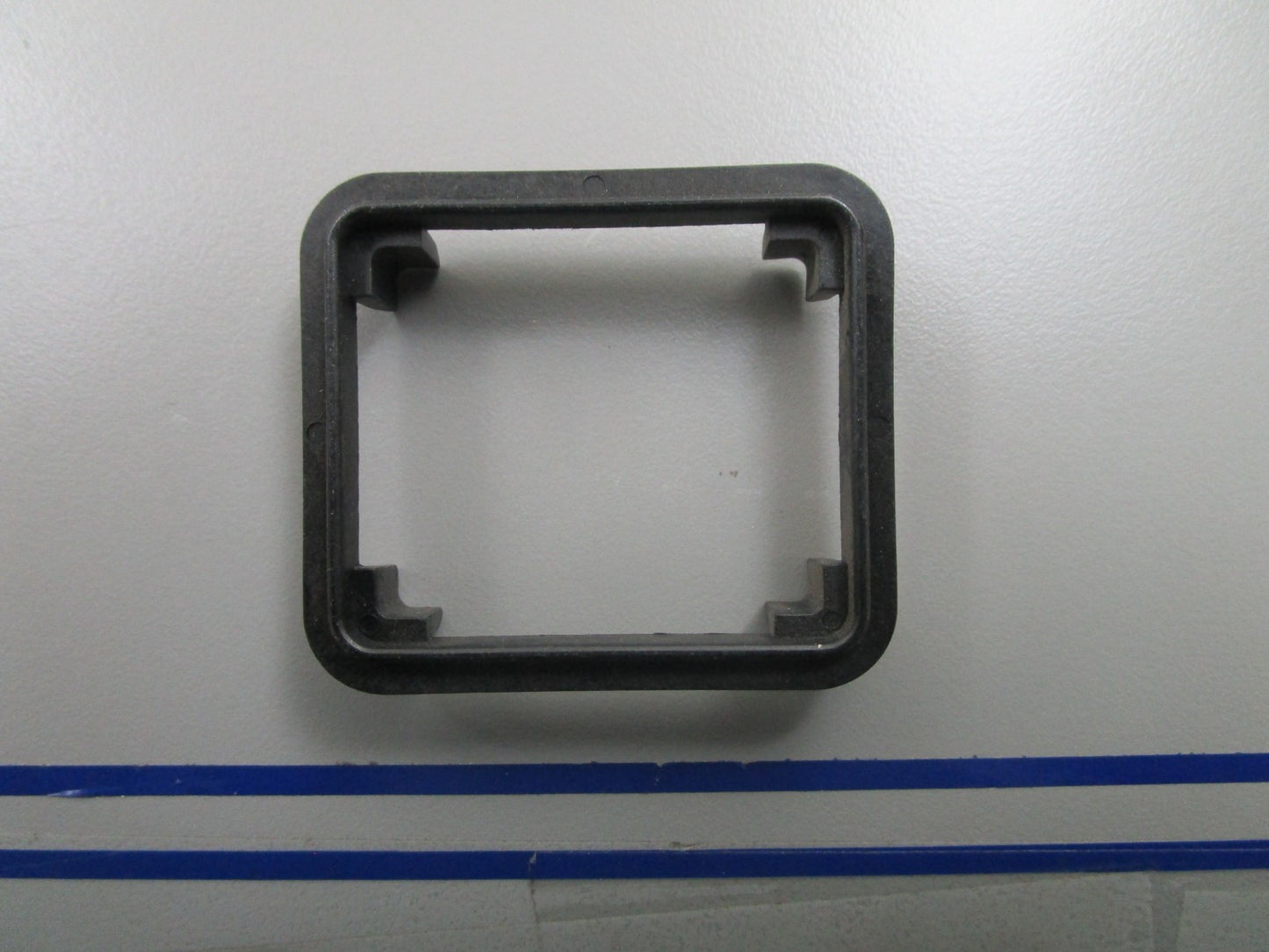 *NEW OEM* 0810 OMC Johnson Evinrude Retainer 336634 0336634