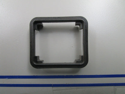 *NEW OEM* 0810 OMC Johnson Evinrude Retainer 336634 0336634