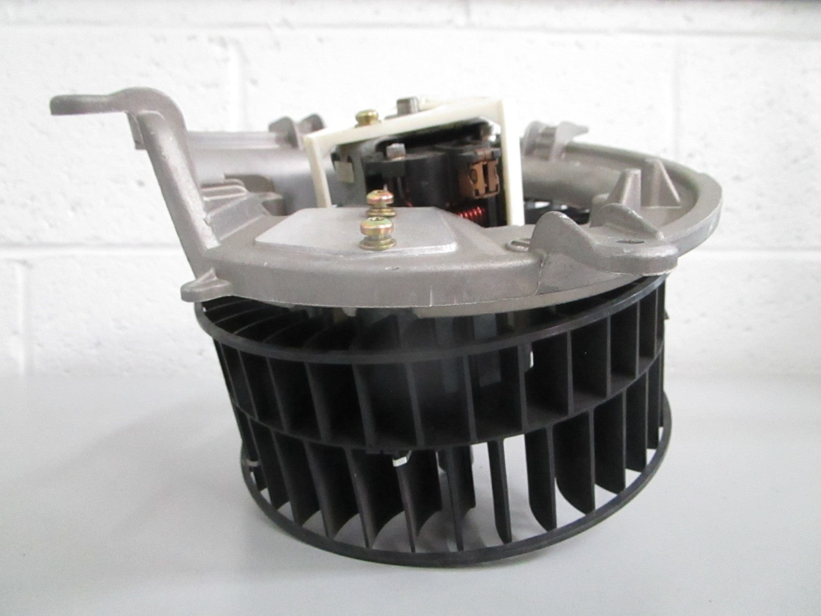 NEW OEM 2108206842 Mercedes-Benz Behr Blower Motor 0820