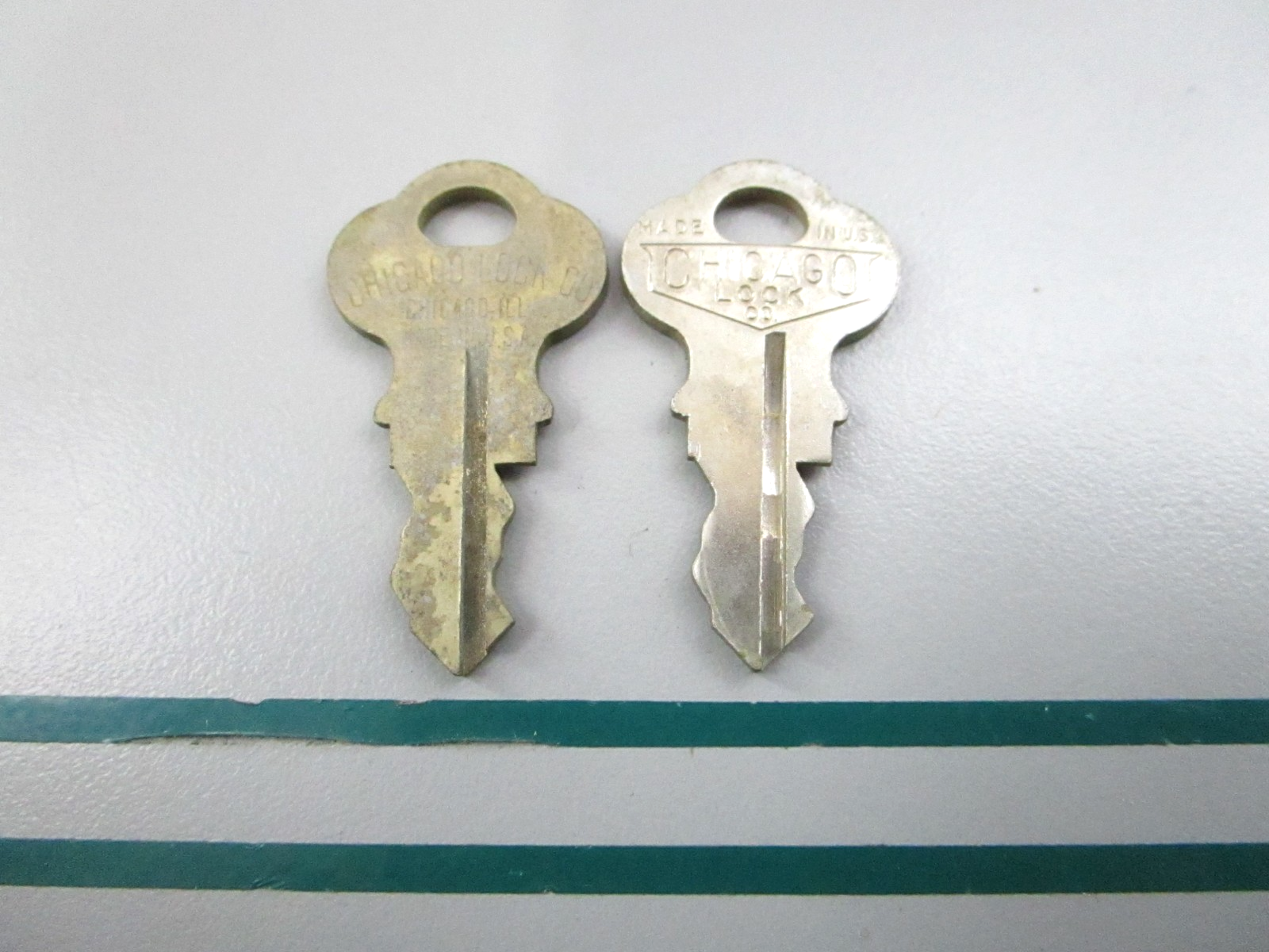 NEW OEM (LOT OF 2) 501585 0501585 OMC Johnson Evinrude KF70 Ignition Key 0810