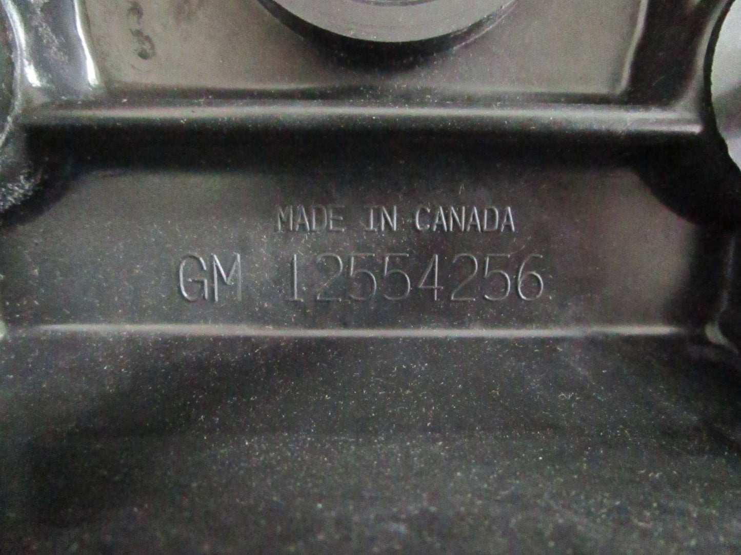 NEW OEM 3854949 Volvo Penta Valve Cover 0820