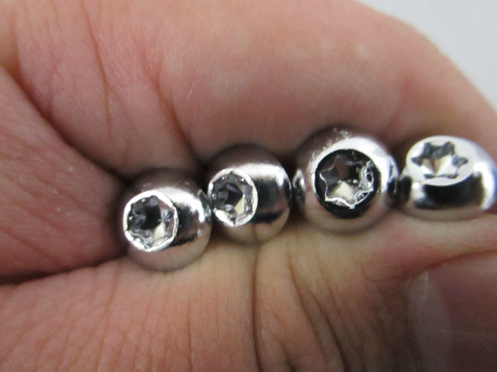 NEW OEM (LOT OF 4) 4608MA Harley Davidson Button Head Screw 0810