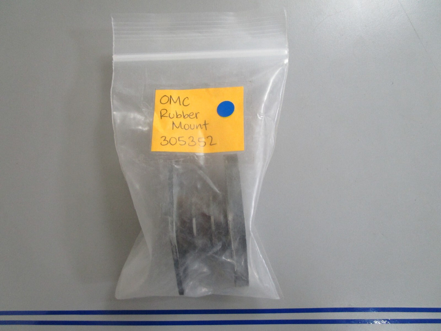 *NEW OEM* 0810 OMC Johnson Evinrude Rubber Mount 305352 0305352