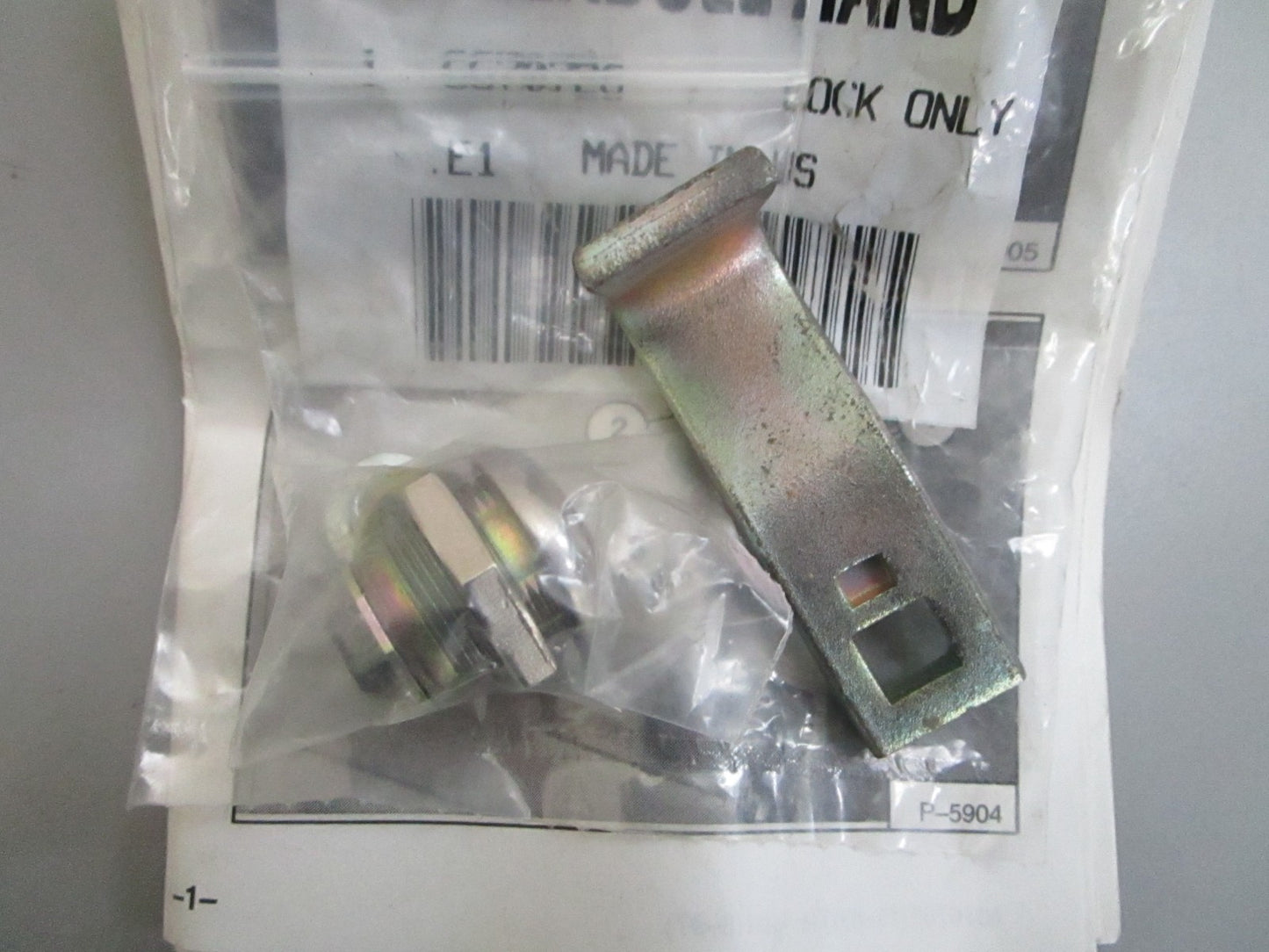 *NEW OEM* 0820 Bobcat Lock Key 6578802