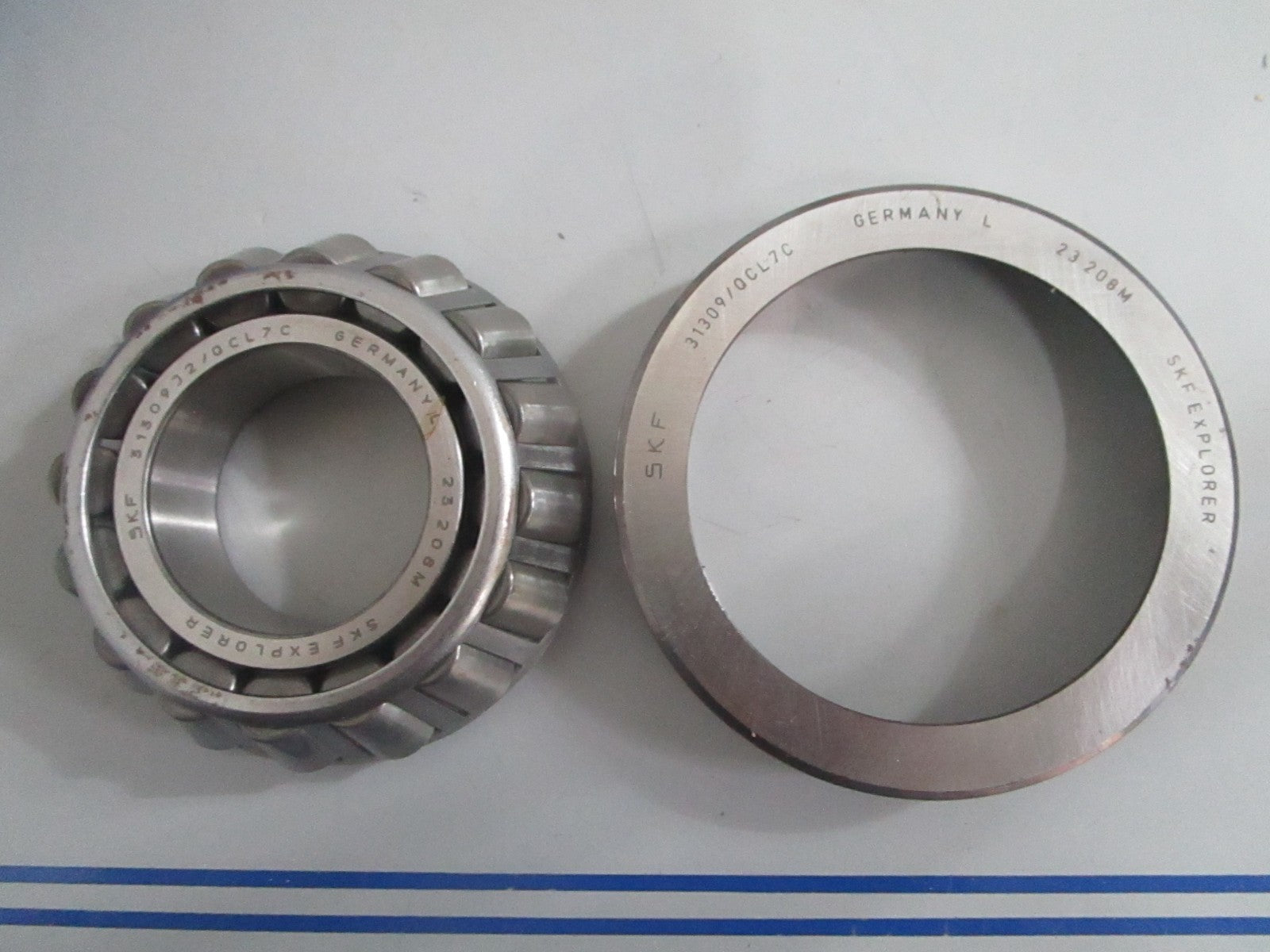 *NEW OEM* 0820 Volvo Penta Roller Bearing 184595