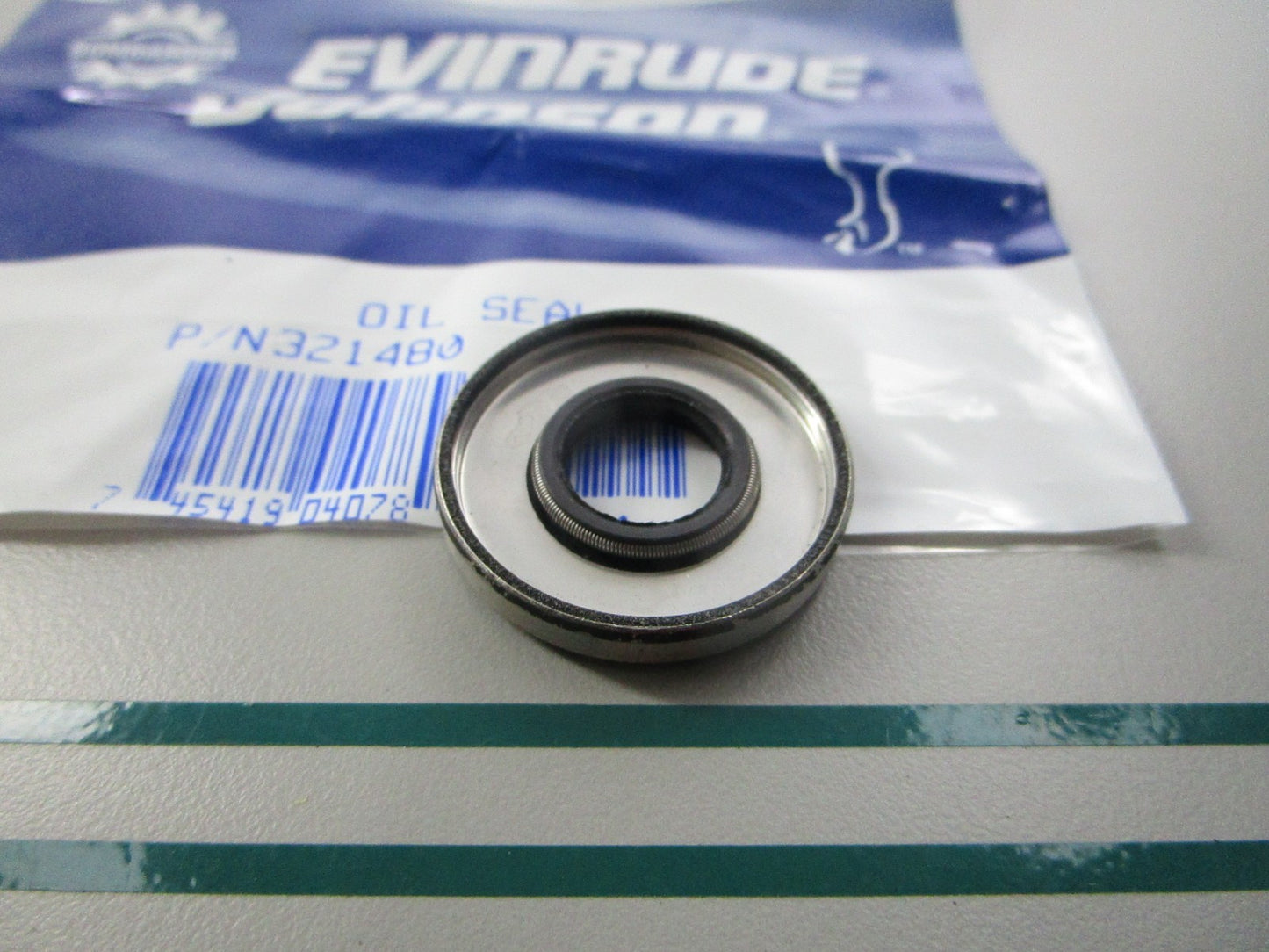 NEW OEM 321480 0321480 OMC Johnson Evinrude Oil Seal 0810