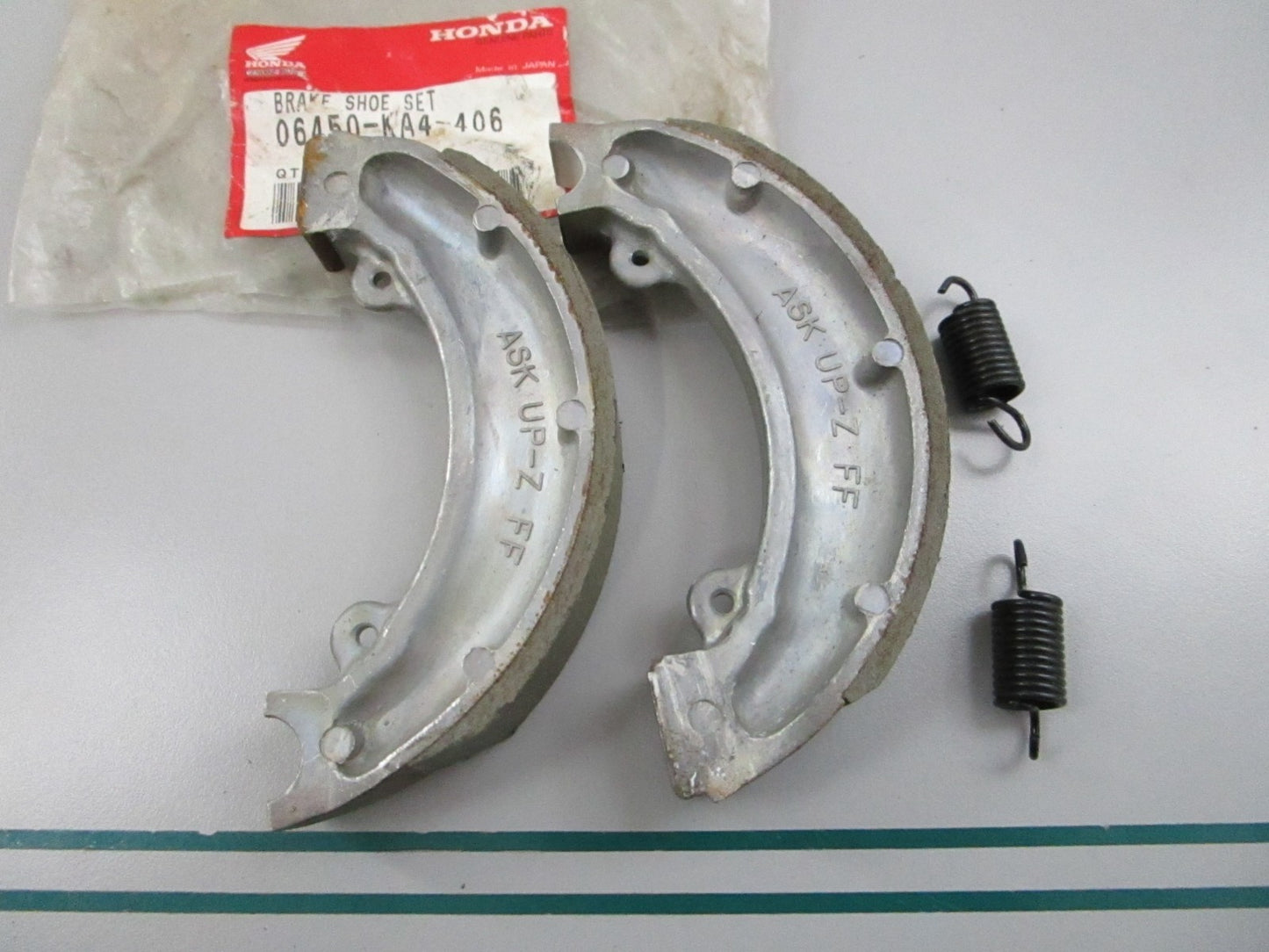 NEW OEM 06450-KA4-406 Honda Brake Shoe Set 0810