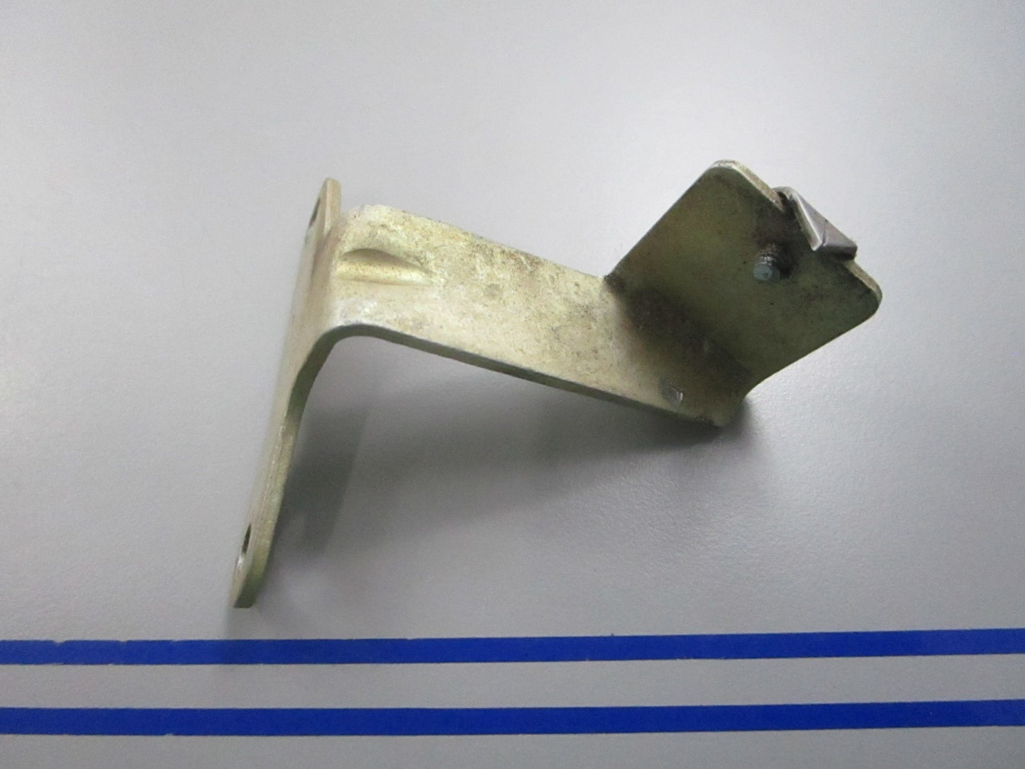 NEW OEM 342496 0342496 OMC Johnson Evinrude Bracket 0810
