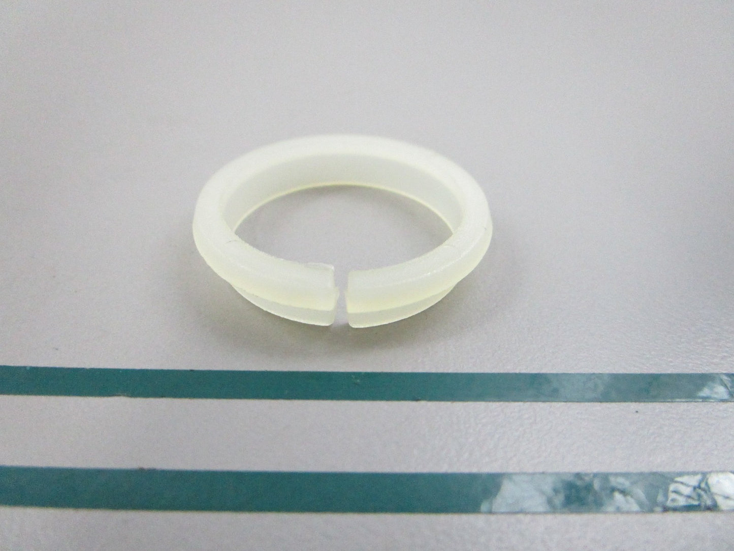 NEW OEM 847108 Volvo Penta Retainer Ring 0810