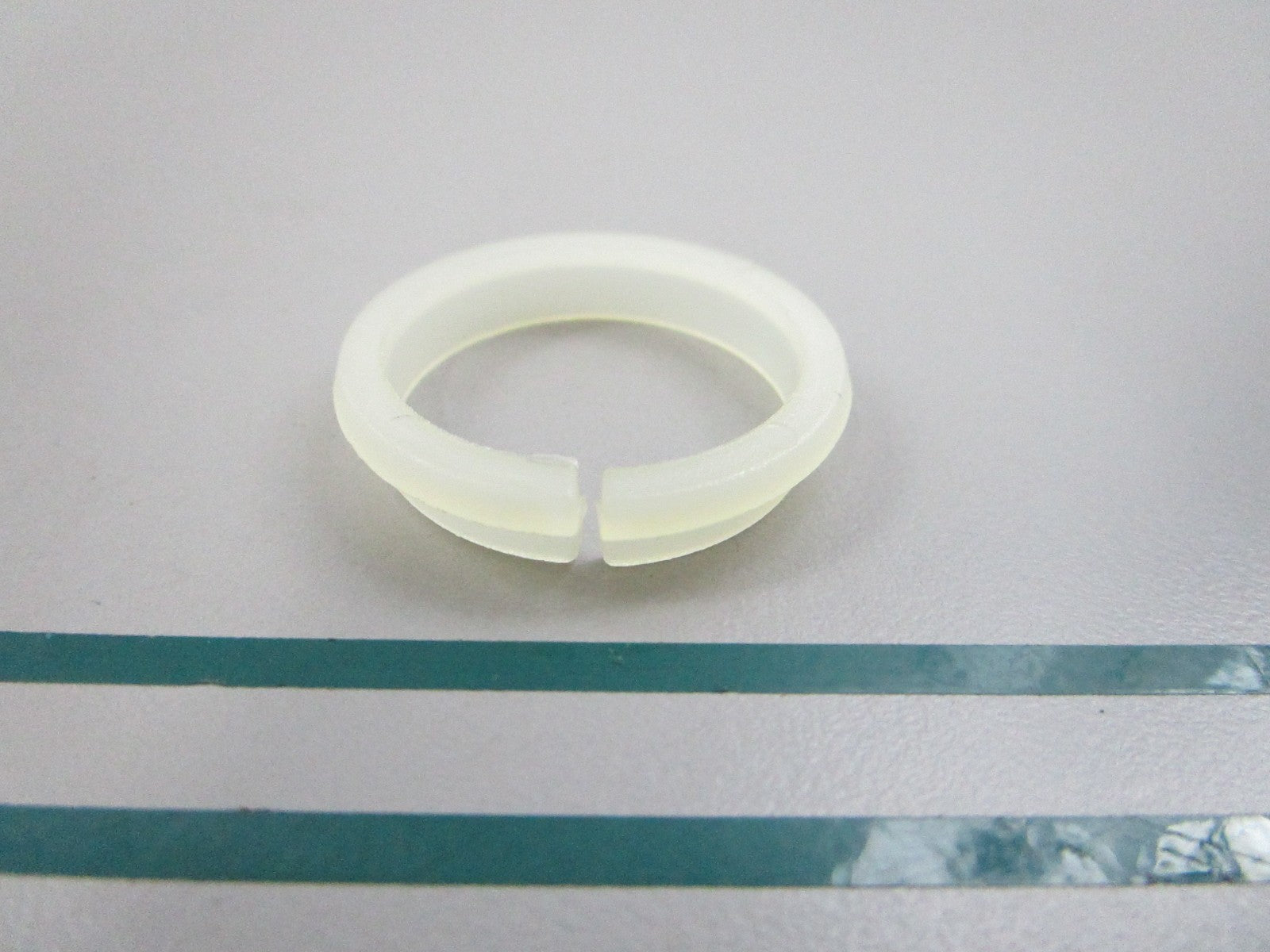 NEW OEM 847108 Volvo Penta Retainer Ring 0810