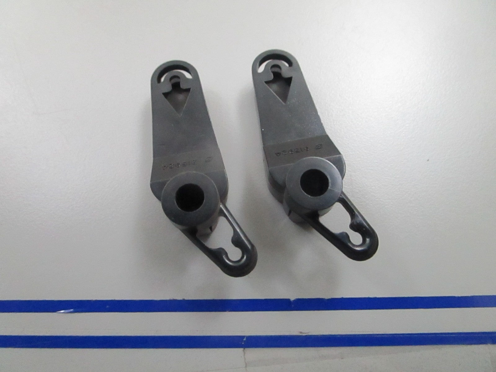 *NEW OEM* (LOT OF 2) 0810 OMC Johnson Evinrude Adjustment Arm 315924 0315924