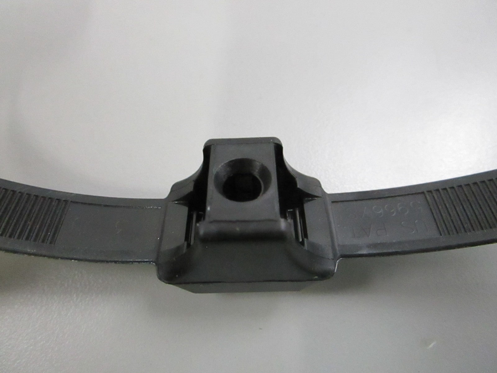 NEW OEM 3850115 Volvo Penta Retainer 0810