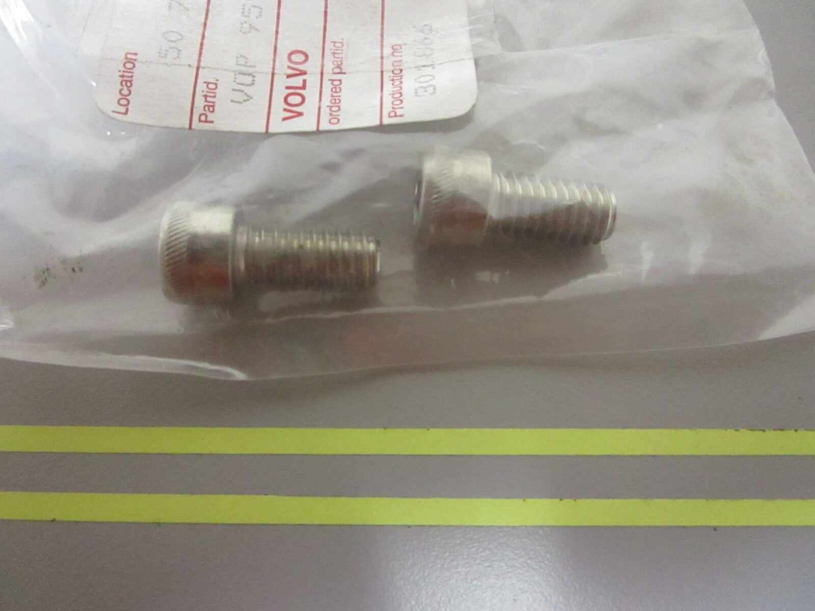 *NEW OEM* (LOT OF 2) 0810 Volvo Penta Screw 959438