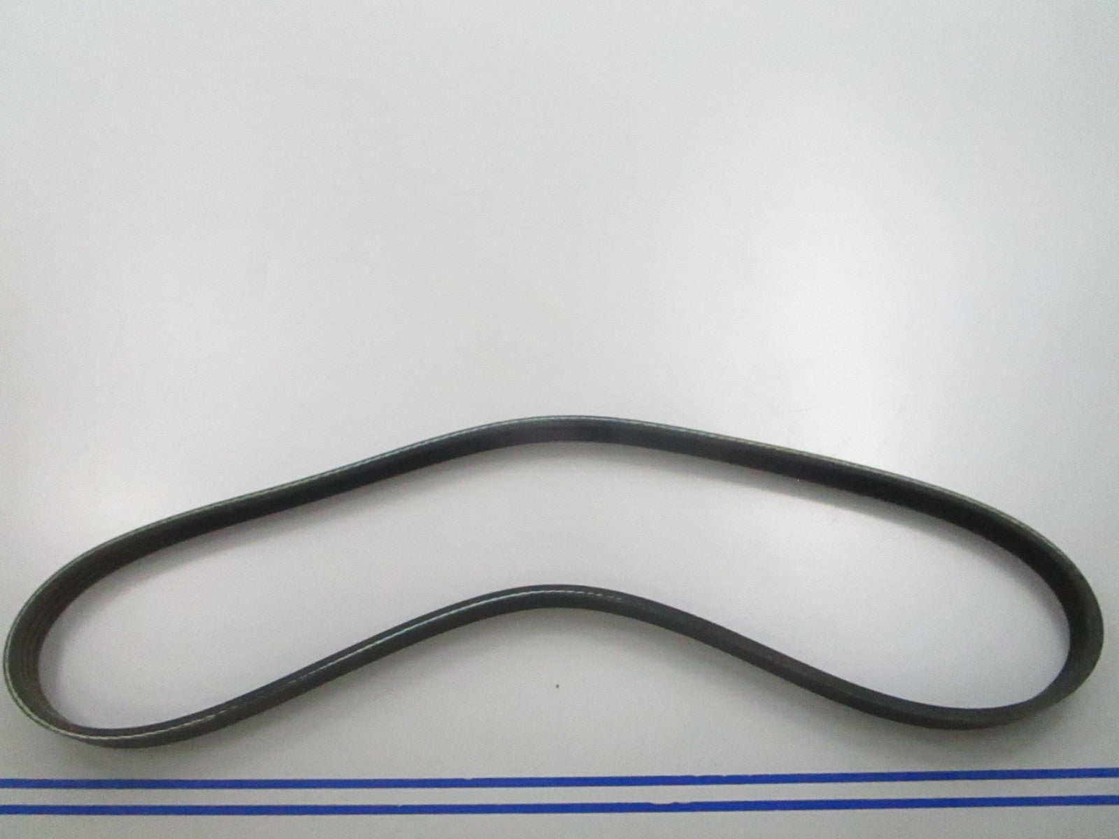 NEW K040330 Gates Micro-V Serpentine Belt 0810