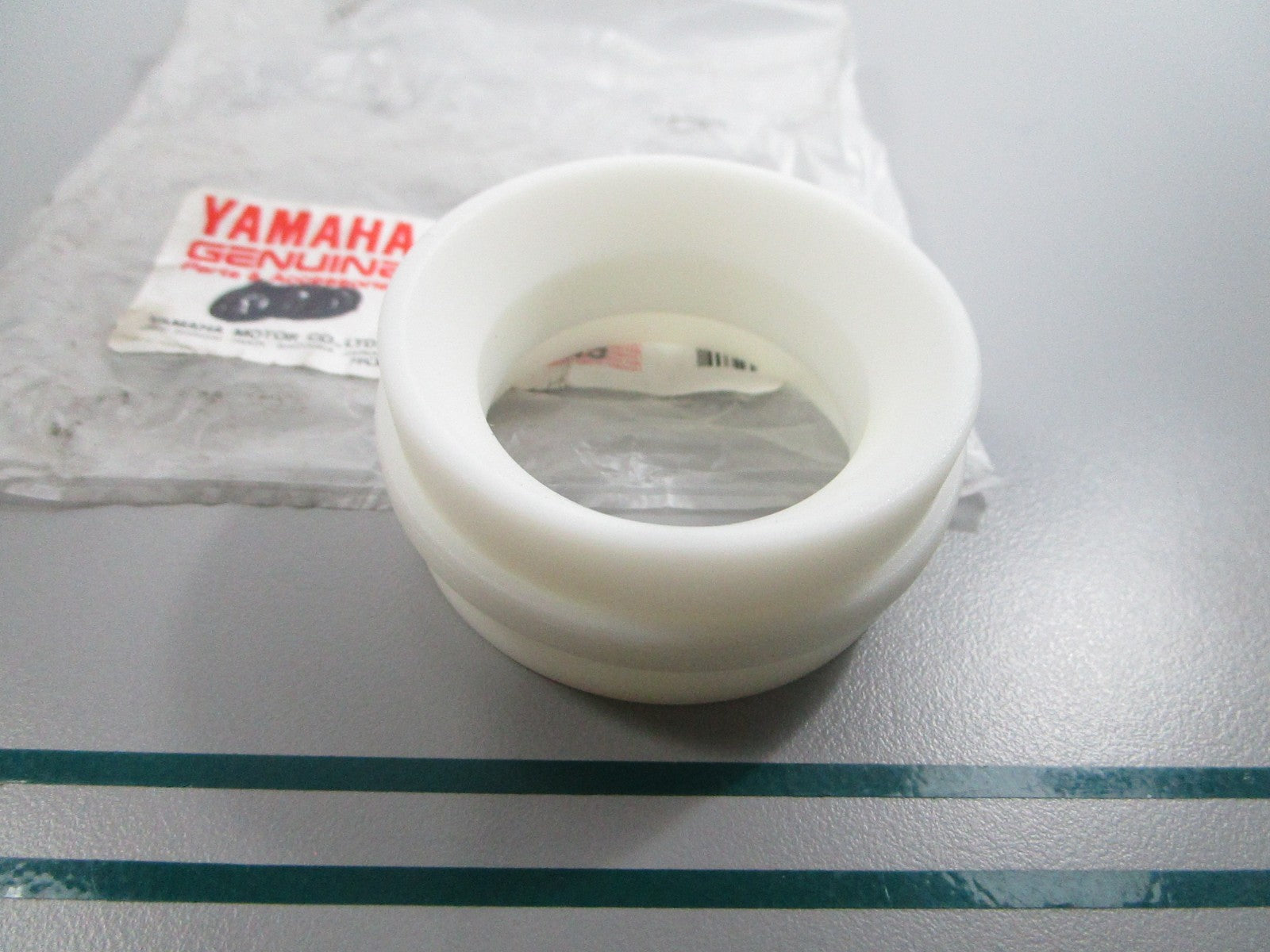 NEW OEM 2GU-22151-10-00 Yamaha Guard Seal 0810
