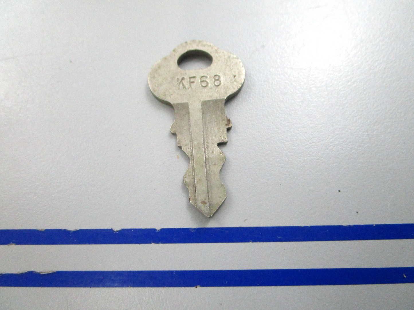 NEW OEM 501583 0501583 OMC Johnson Evinrude KF68 Ignition Key 0810