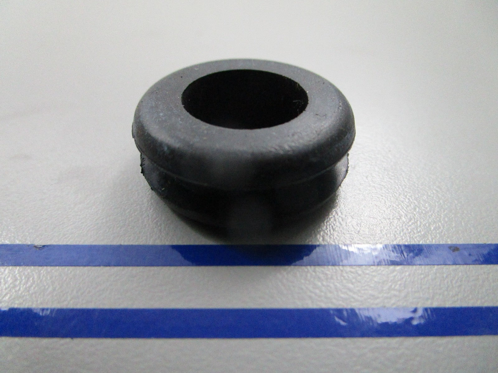 *NEW OEM* 0810 Volvo Penta Grommet 3858345