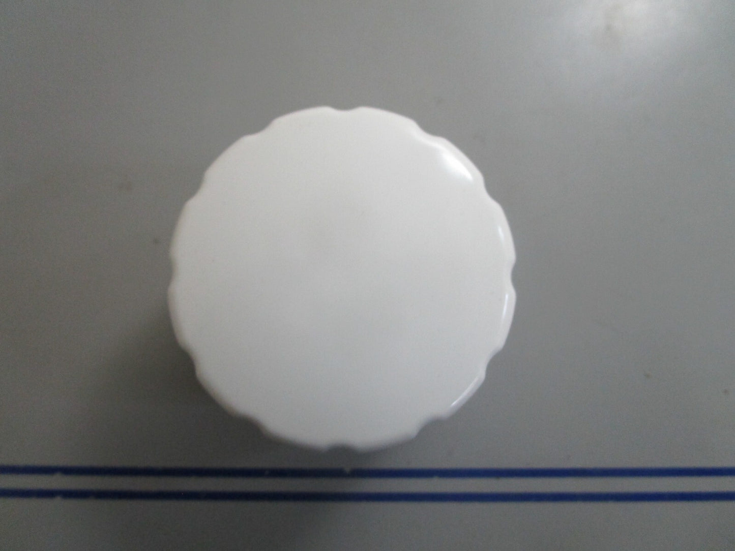 *NEW OEM* 0810 Volvo Penta Oil Filter 22057107