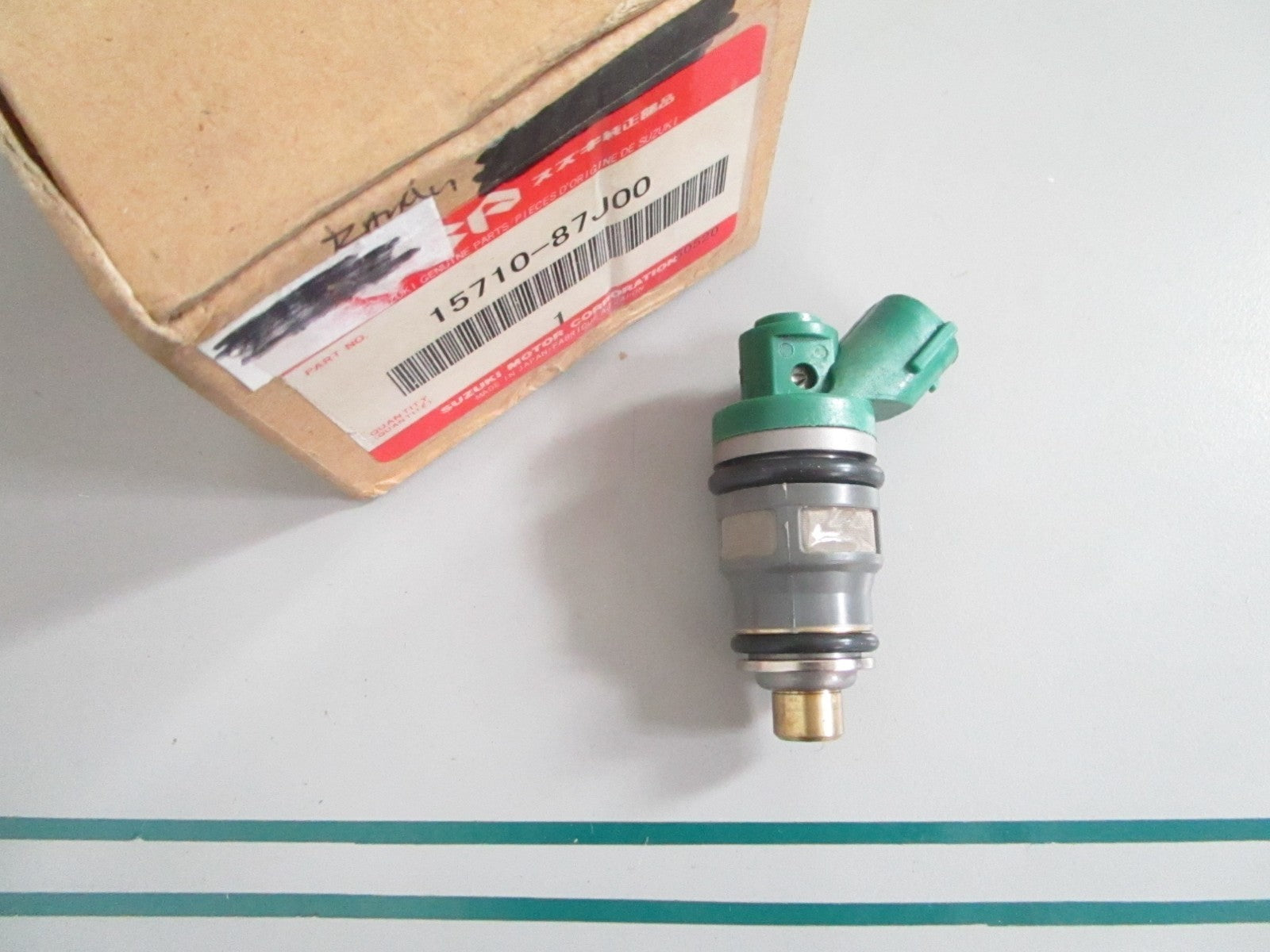 NEW OEM 15710-87J00 Suzuki Fuel Injector Assy 0820