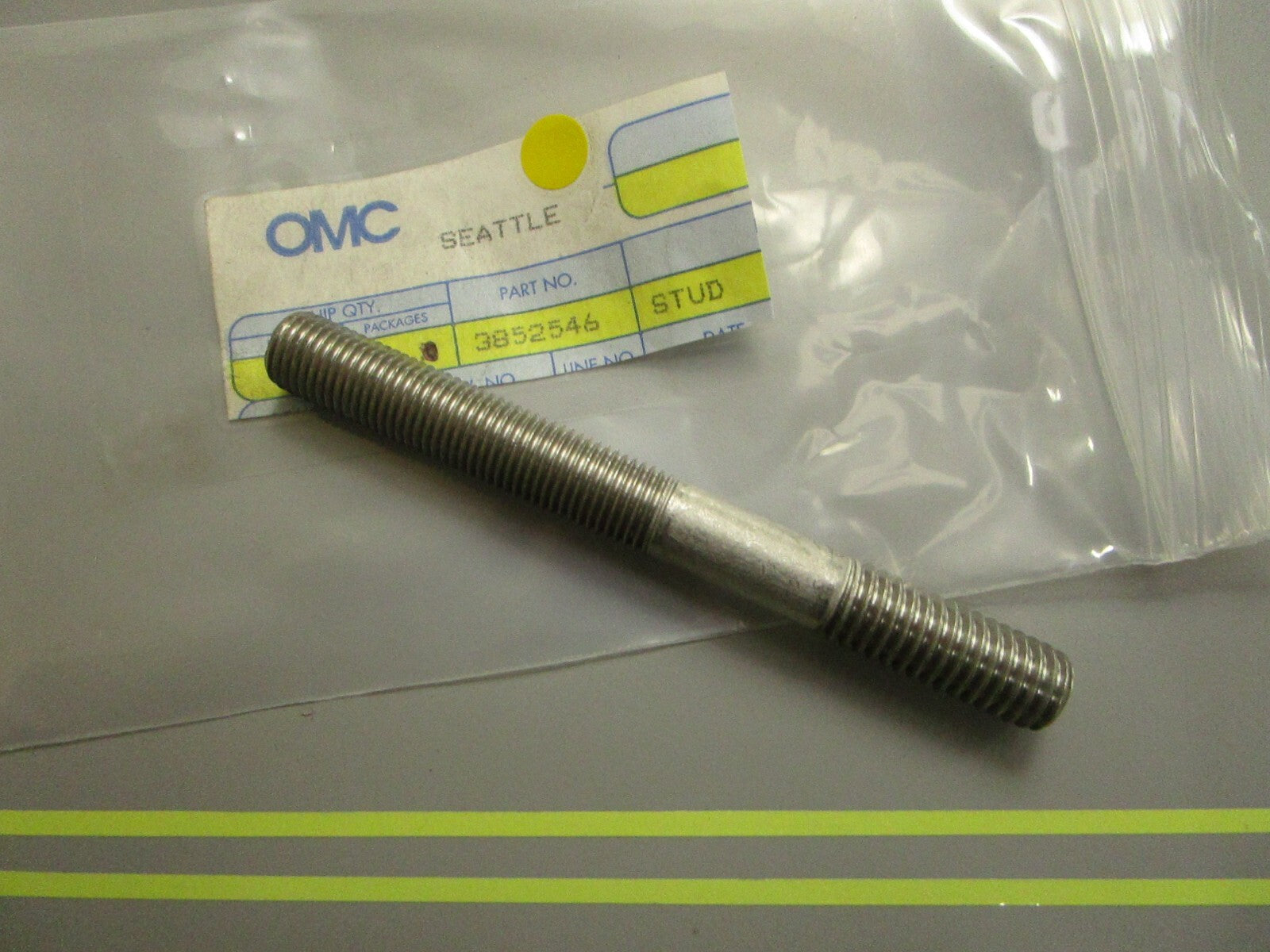 *NEW OEM* 0810 OMC Johnson Evinrude Stud 3852546