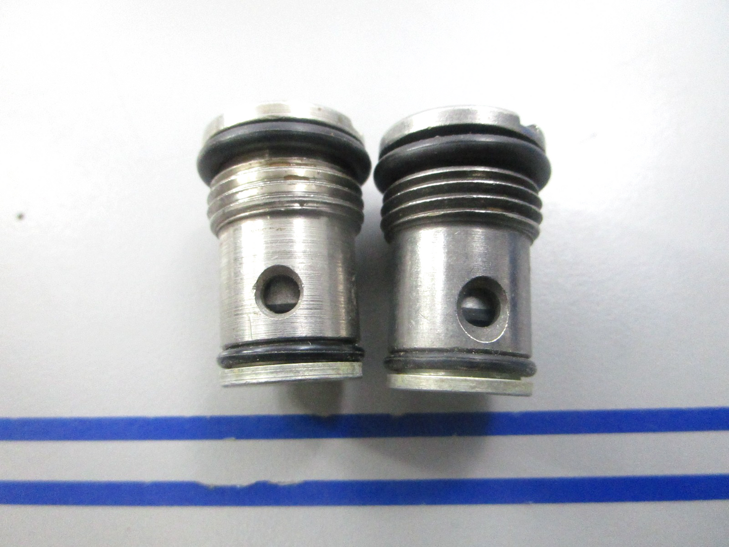 NEW OEM (LOT OF 2) 387517 0387517 OMC Johnson Evinrude Valve Seal & Seal Ay 0810