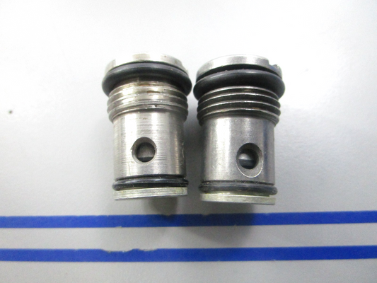 NEW OEM (LOT OF 2) 387517 0387517 OMC Johnson Evinrude Valve Seal & Seal Ay 0810