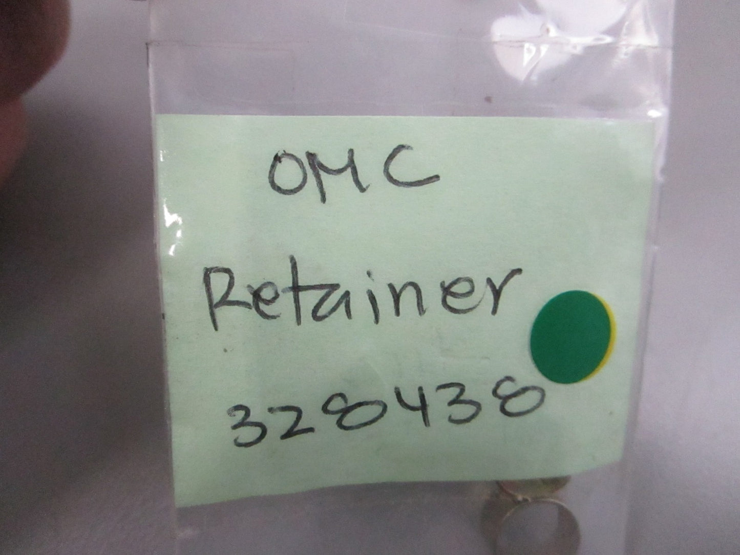NEW OEM (LOT OF 2) 328438 0328438 OMC Johnson Evinrude Retainer 0810