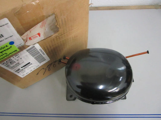 *NEW OEM* 0820 Electrolux Compressor Assy 5304519758