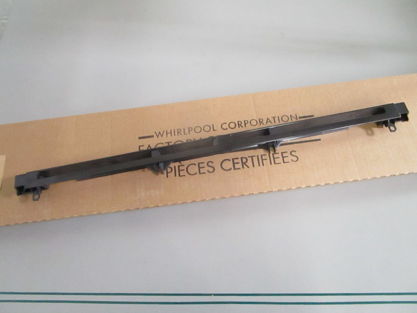NEW OEM W10518369 Whirlpool Vent Trim 0820