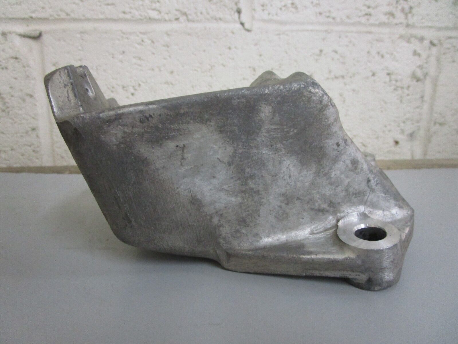 *NEW OEM* 0820 Volvo Penta Engine Bracket 831973
