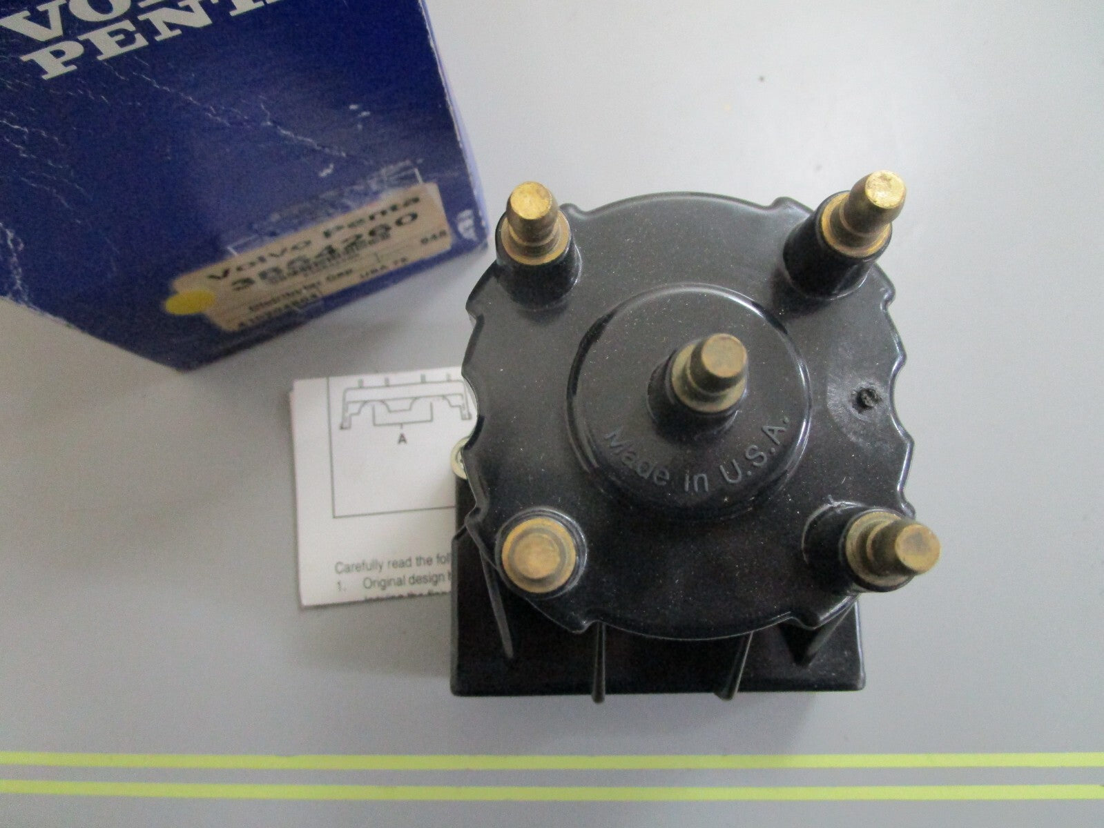 *NEW OEM* 0810 Volvo Penta Distributor Cap 3854260