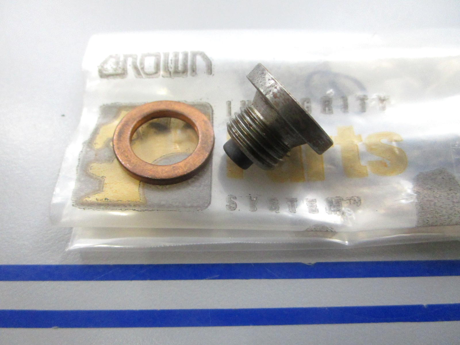 NEW OEM 064198-005 Crown Plug 0810
