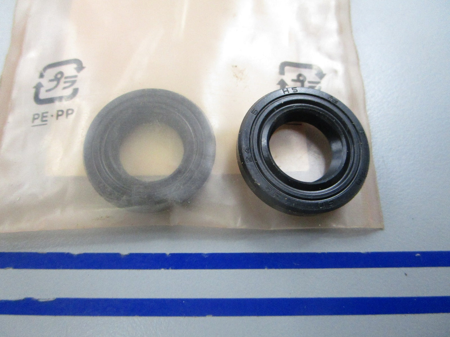 NEW OEM (LOT OF 2) 91202-KFL-841 Honda Oil Seal 0810