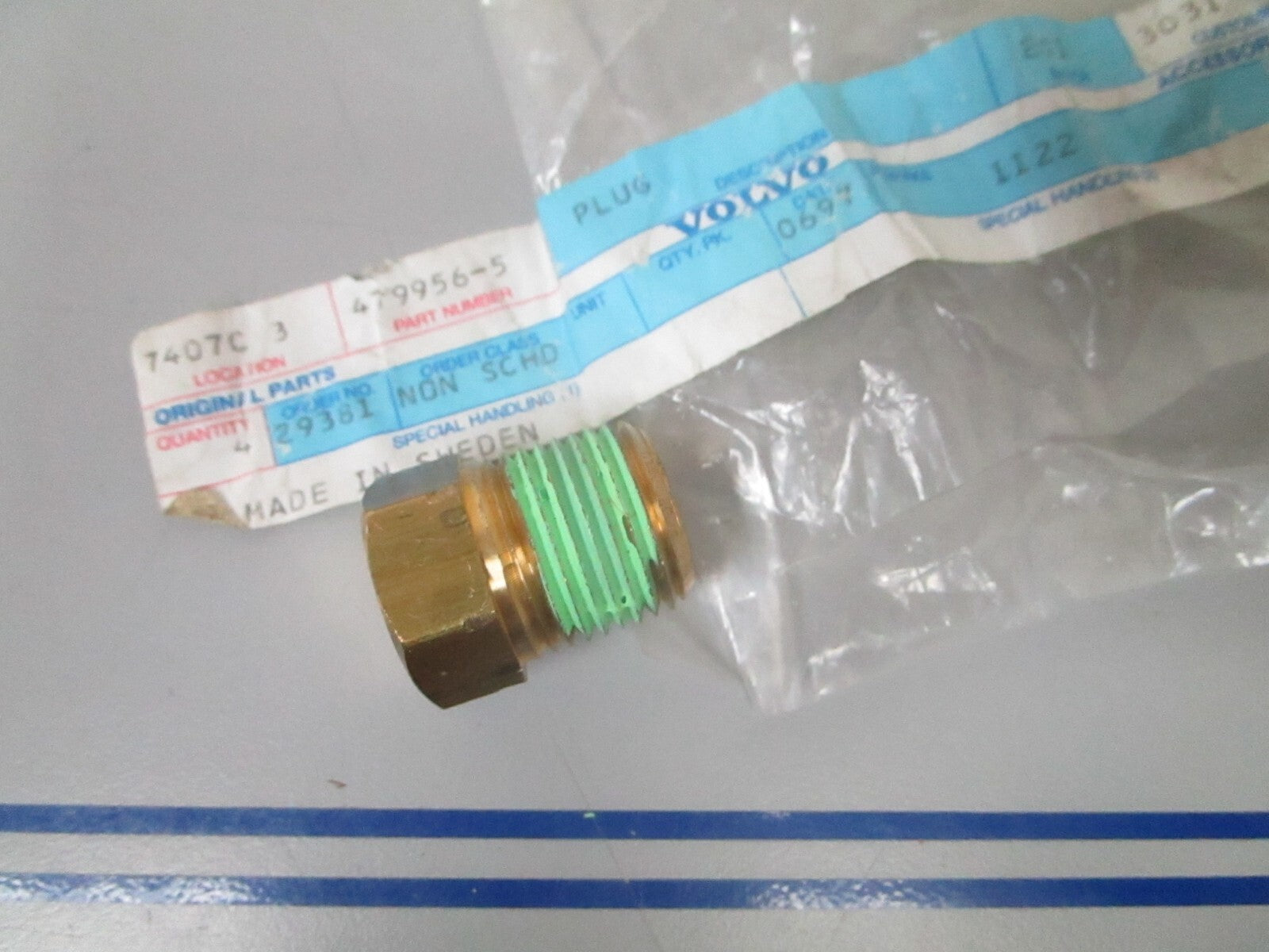 *NEW OEM* 0810 Volvo Penta Plug 479956