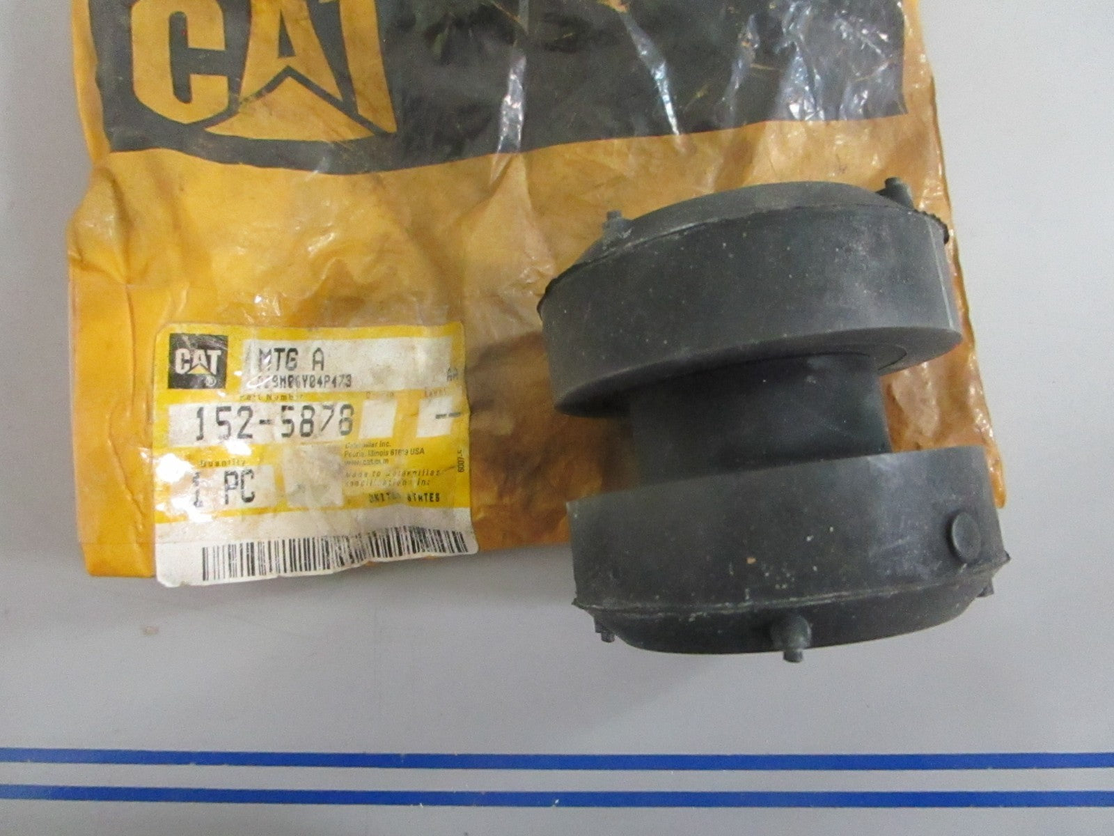 NEW OEM 152-5878 CAT Mount 0820