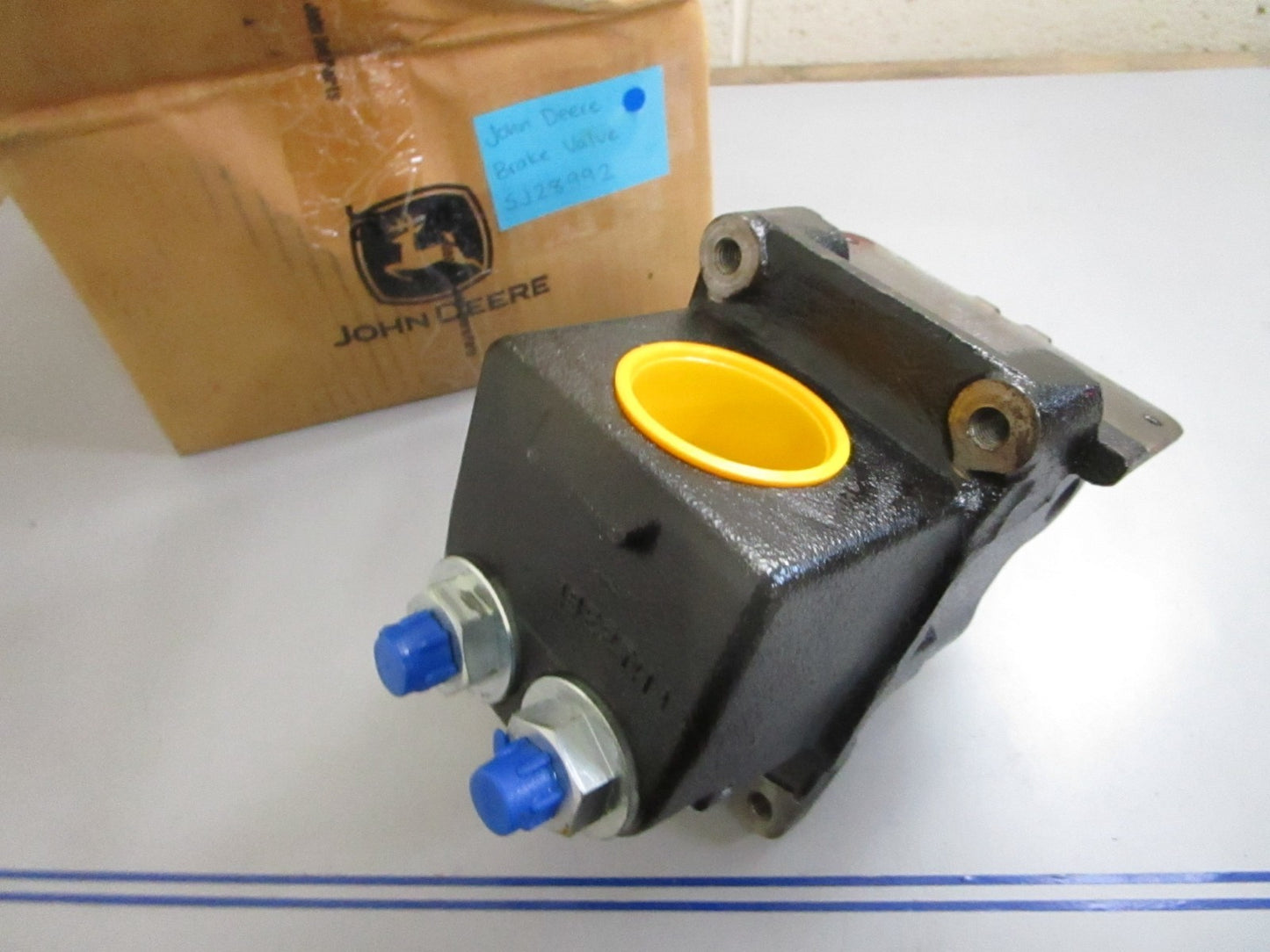 *NEW OEM* 0820 John Deere Brake Valve SJ28992