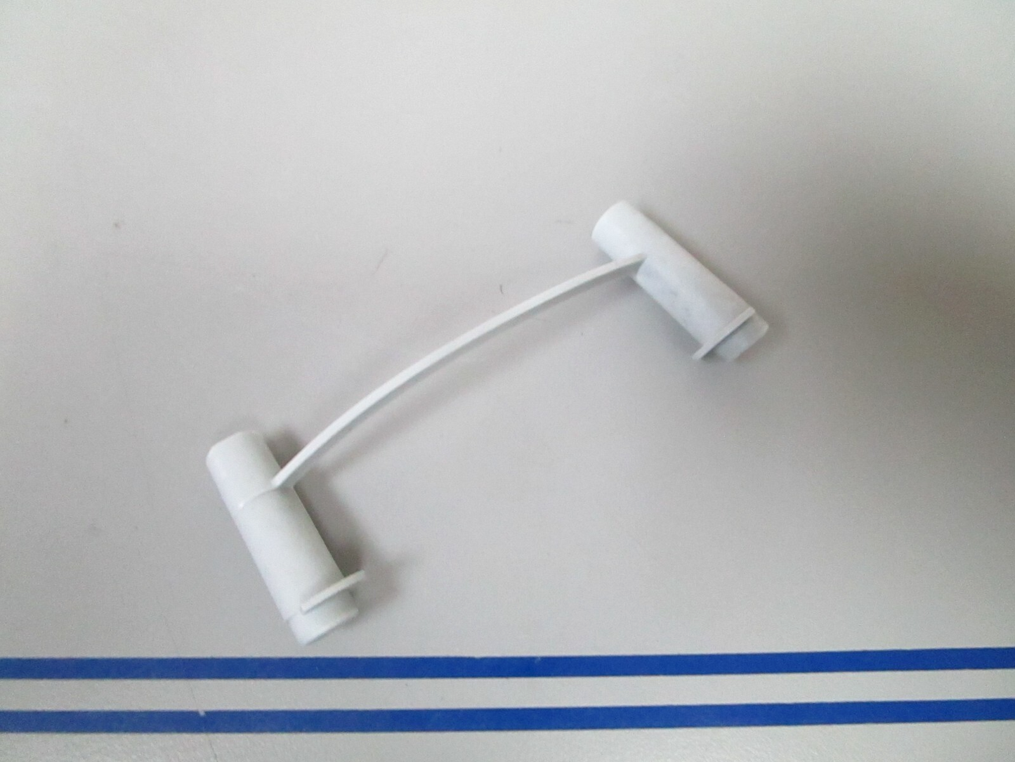 *NEW OEM* 0810 Volvo Penta Plastic Plug 854198