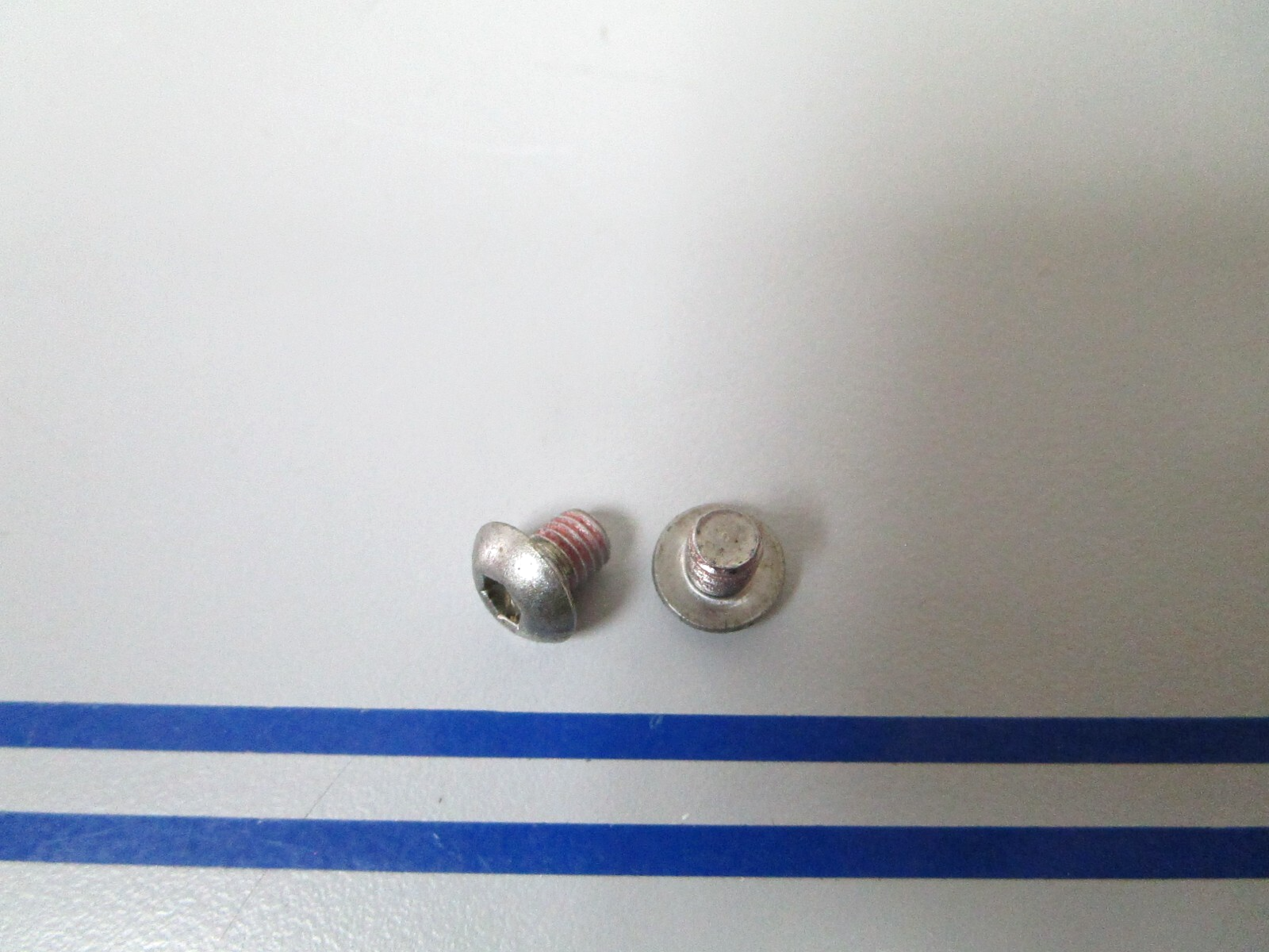 *NEW OEM* (LOT OF 2) 0810 OMC Johnson Evinrude Screw 349090 0349090