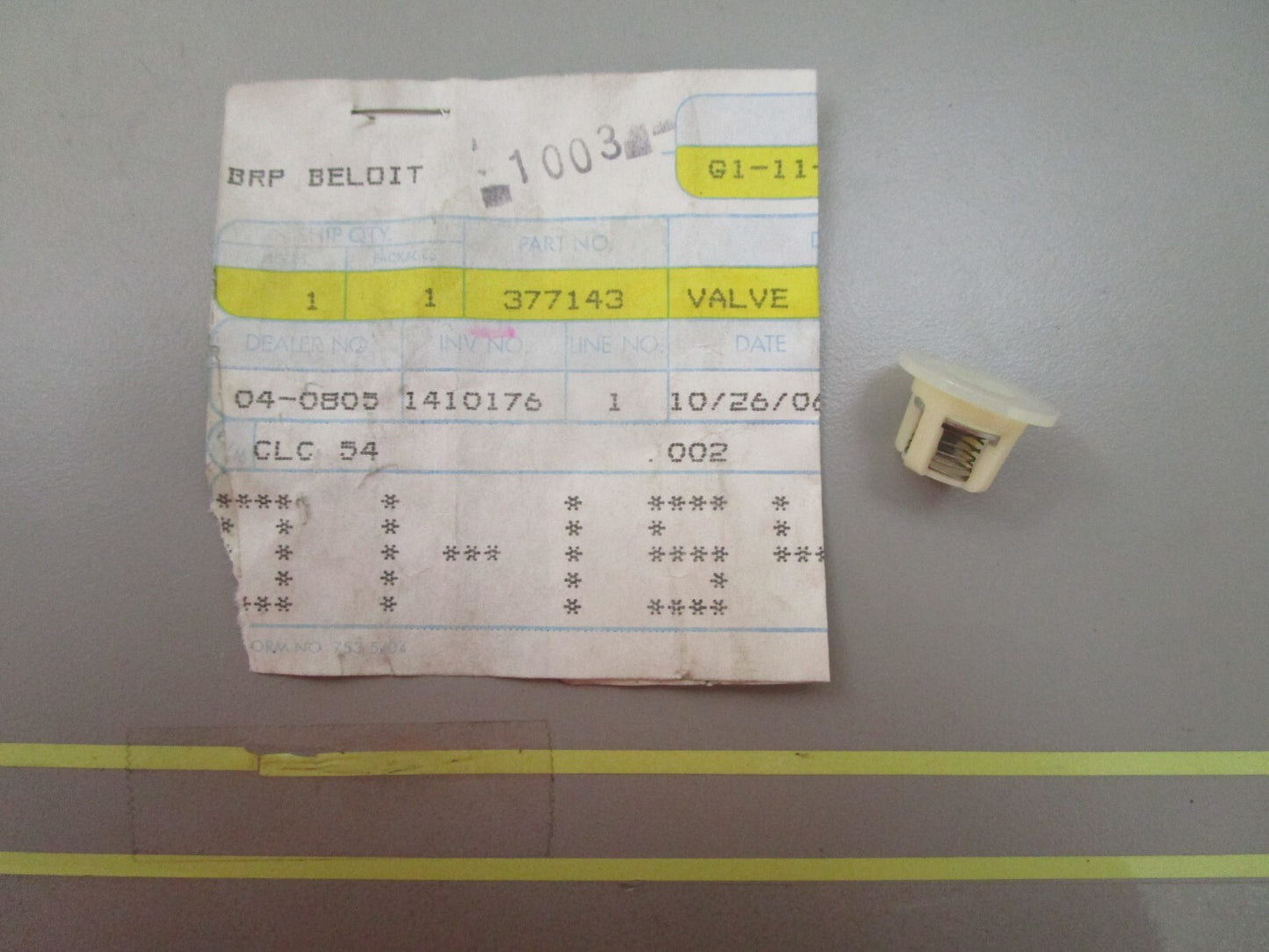 *NEW OEM* 0810 OMC Johnson Evinrude Valve 377143 0377143