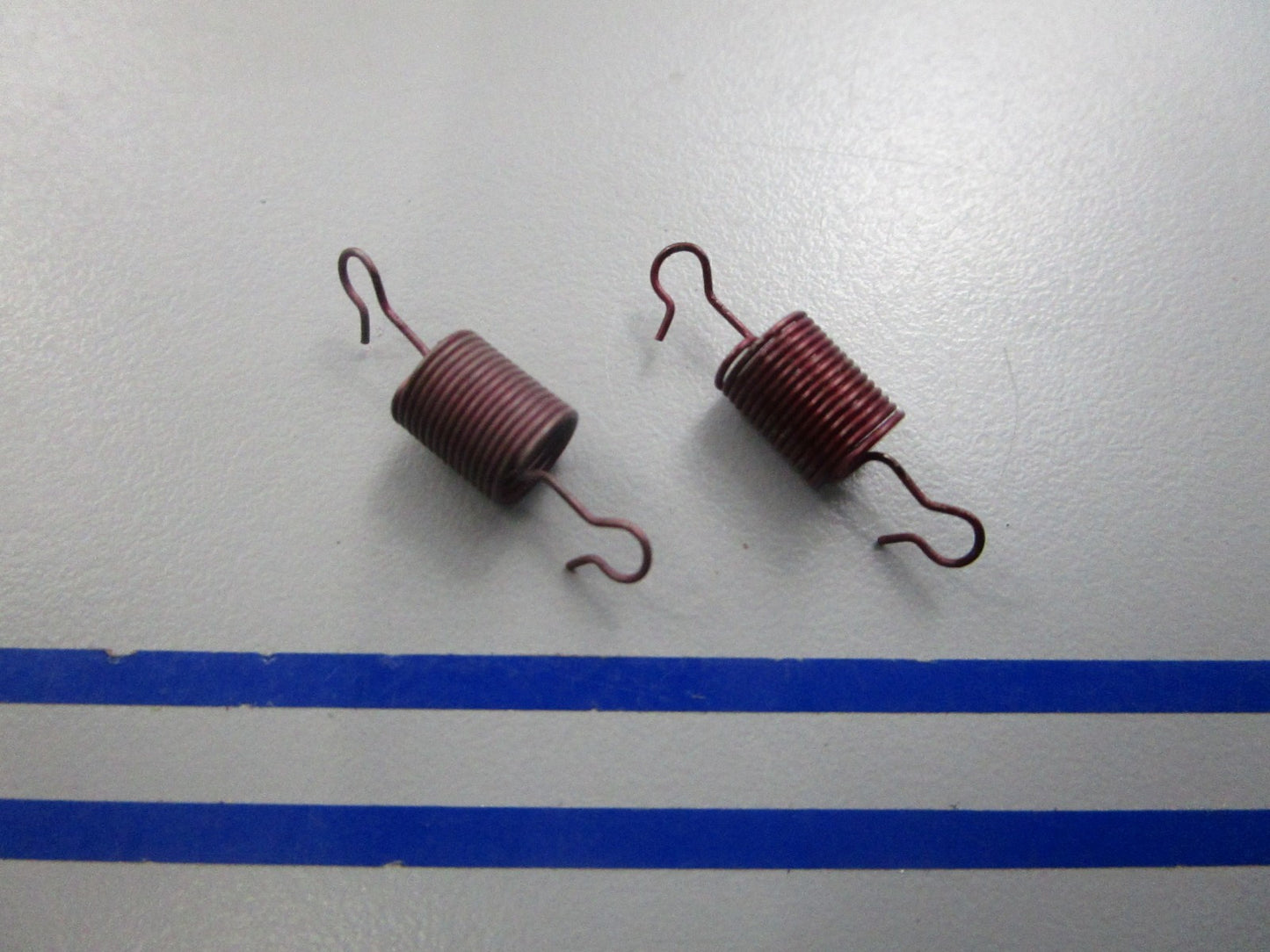 NEW OEM (LOT OF 2) 305011 0305011 OMC Johnson Evinrude Spring 0810