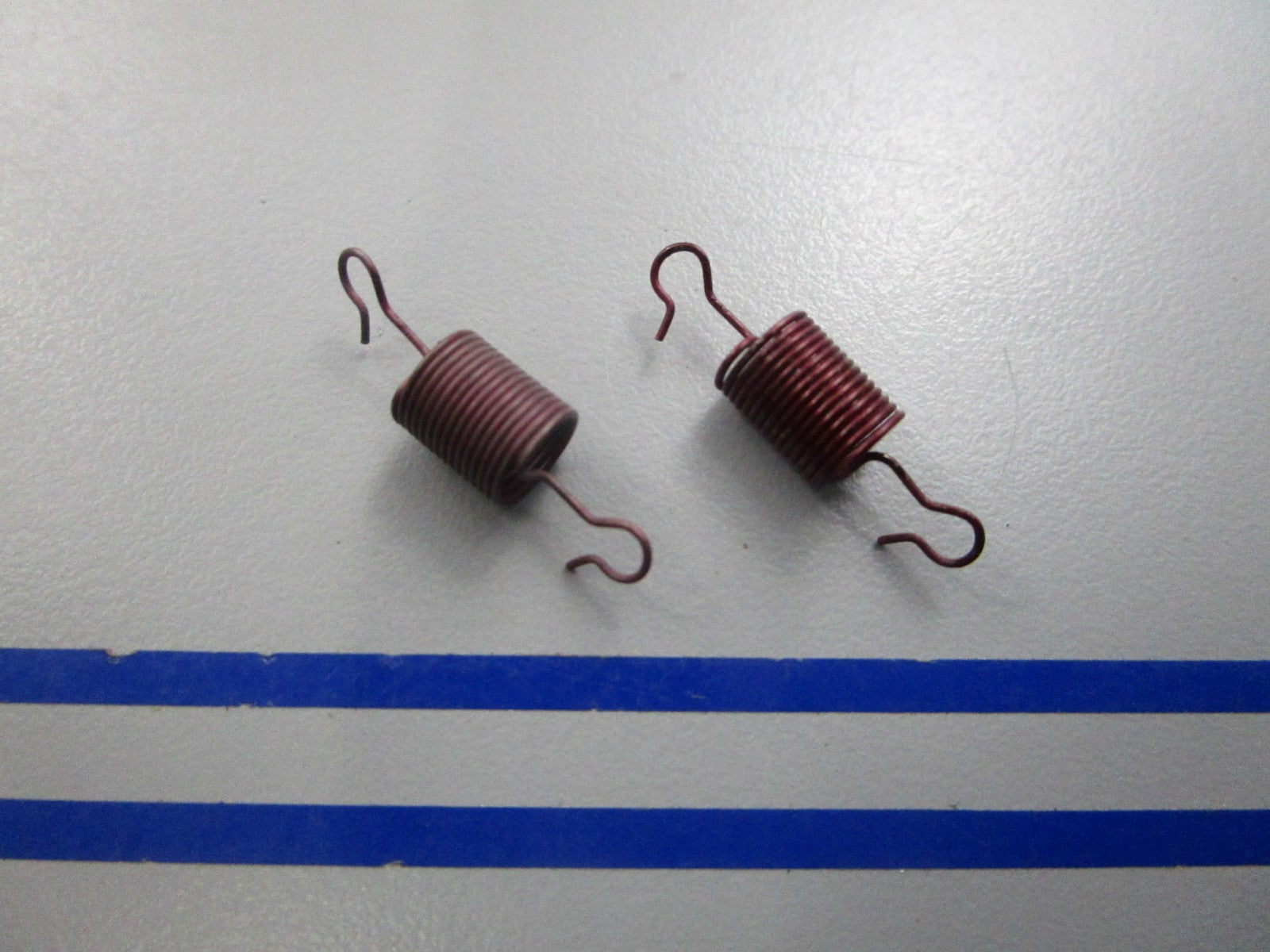 NEW OEM (LOT OF 2) 305011 0305011 OMC Johnson Evinrude Spring 0810