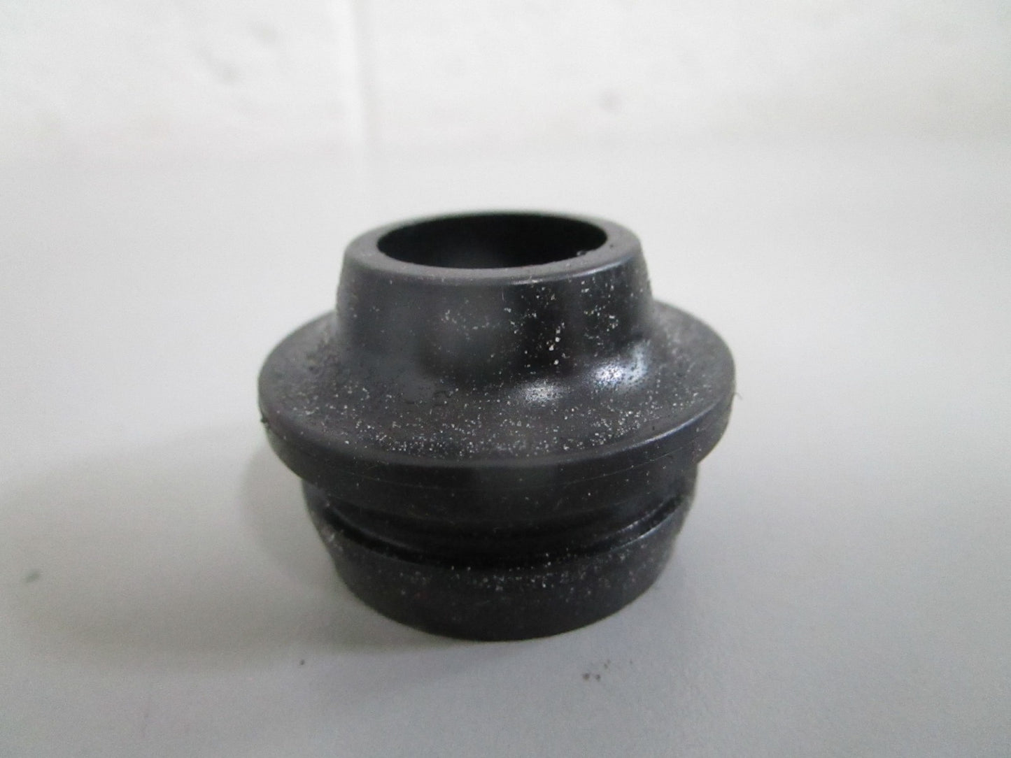 NEW OEM 6171870185 Mercedes-Benz Turbo Drain Grommet 0820